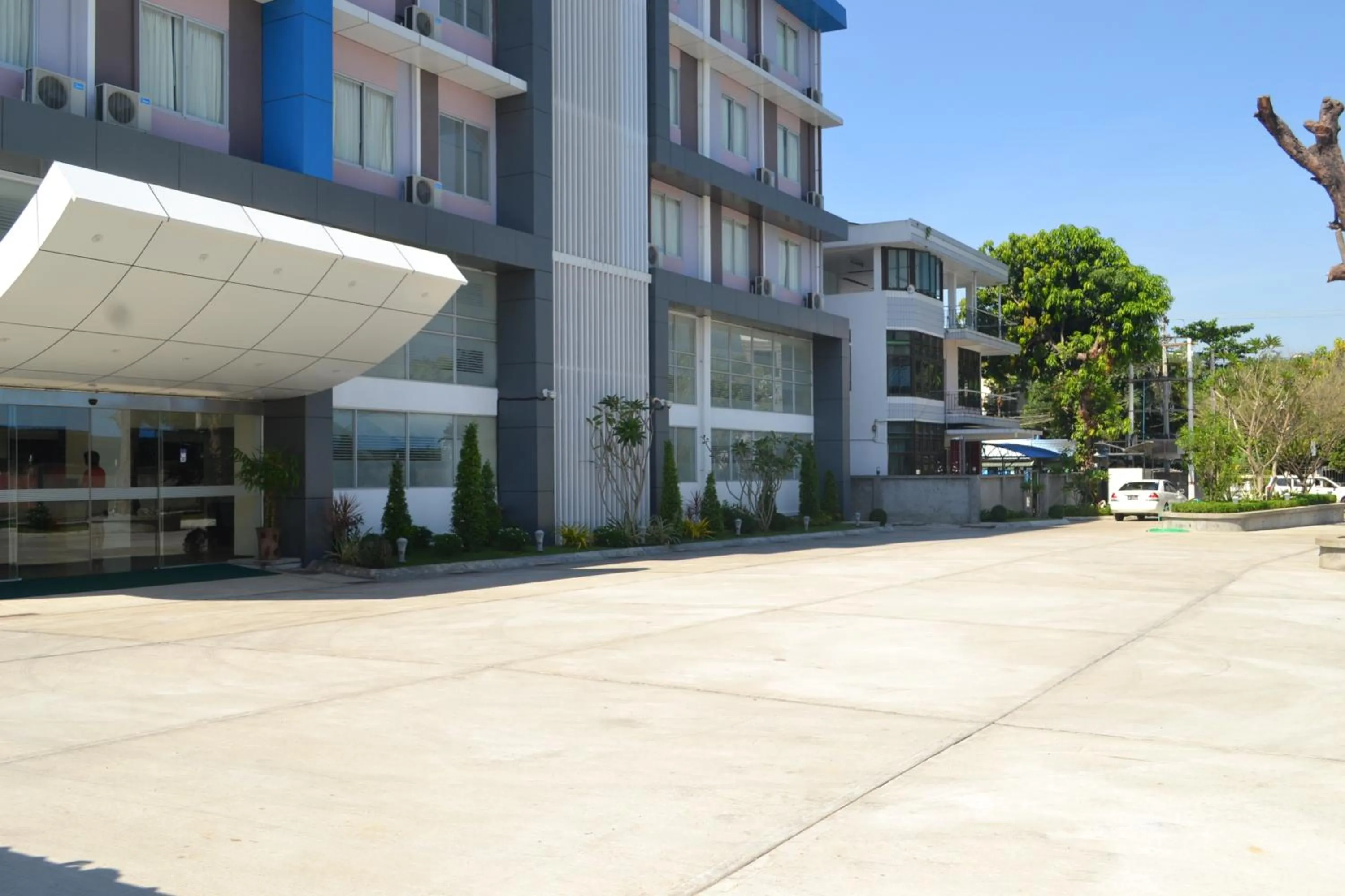 Property building in Hotel Broadway Yangon