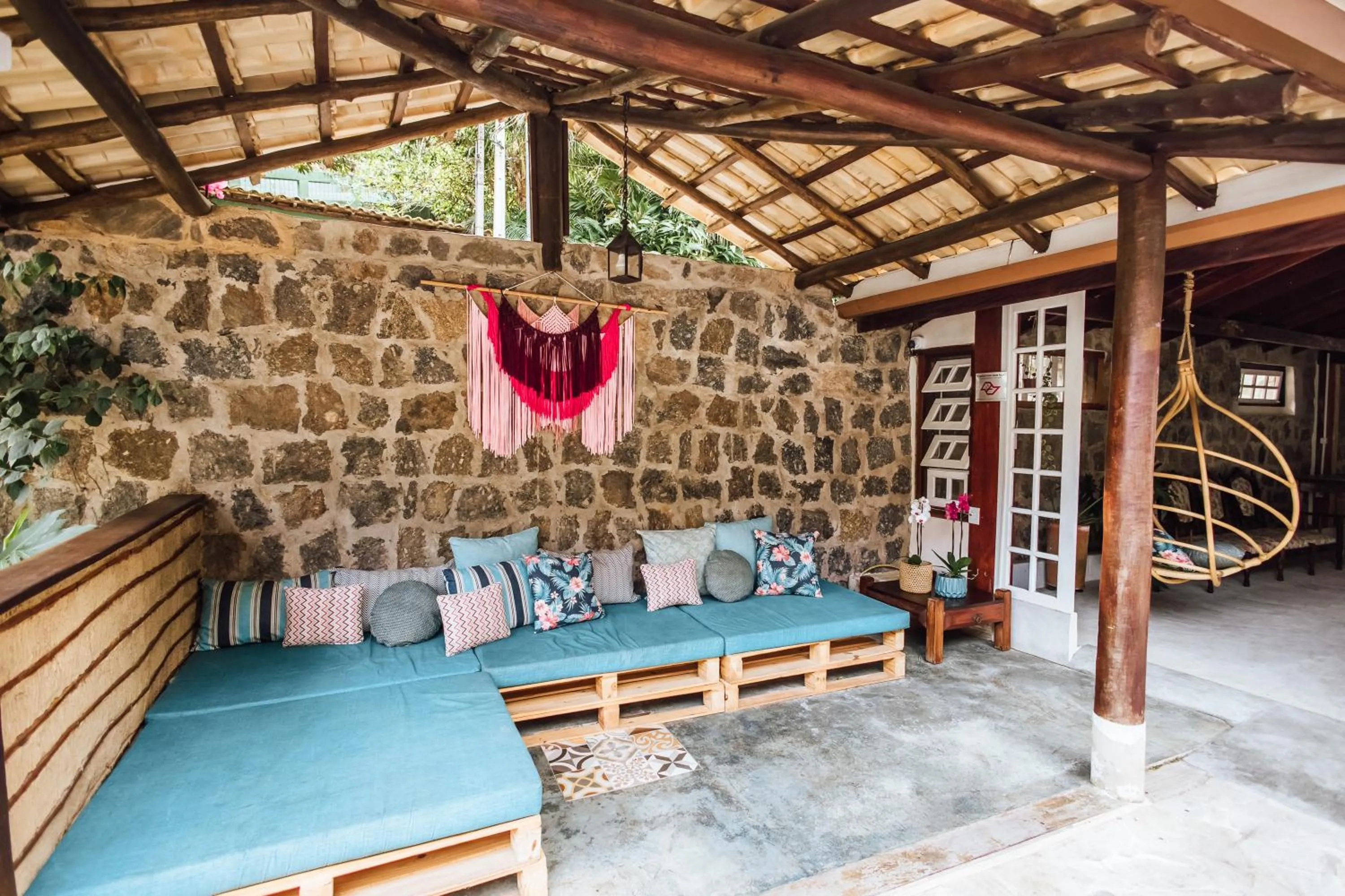 Seating area in VELINN Pousada Santa Tereza