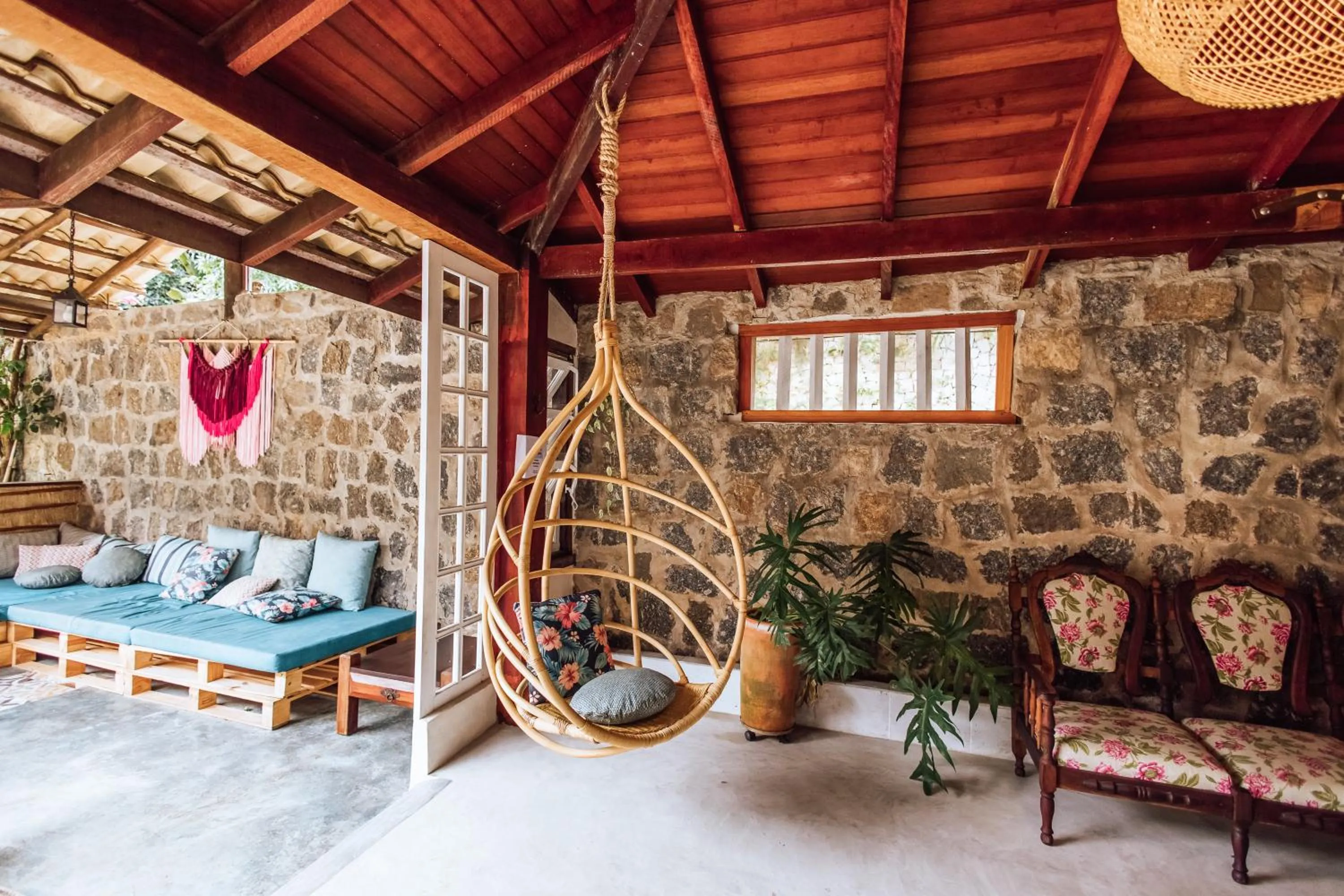 Seating area in VELINN Pousada Santa Tereza