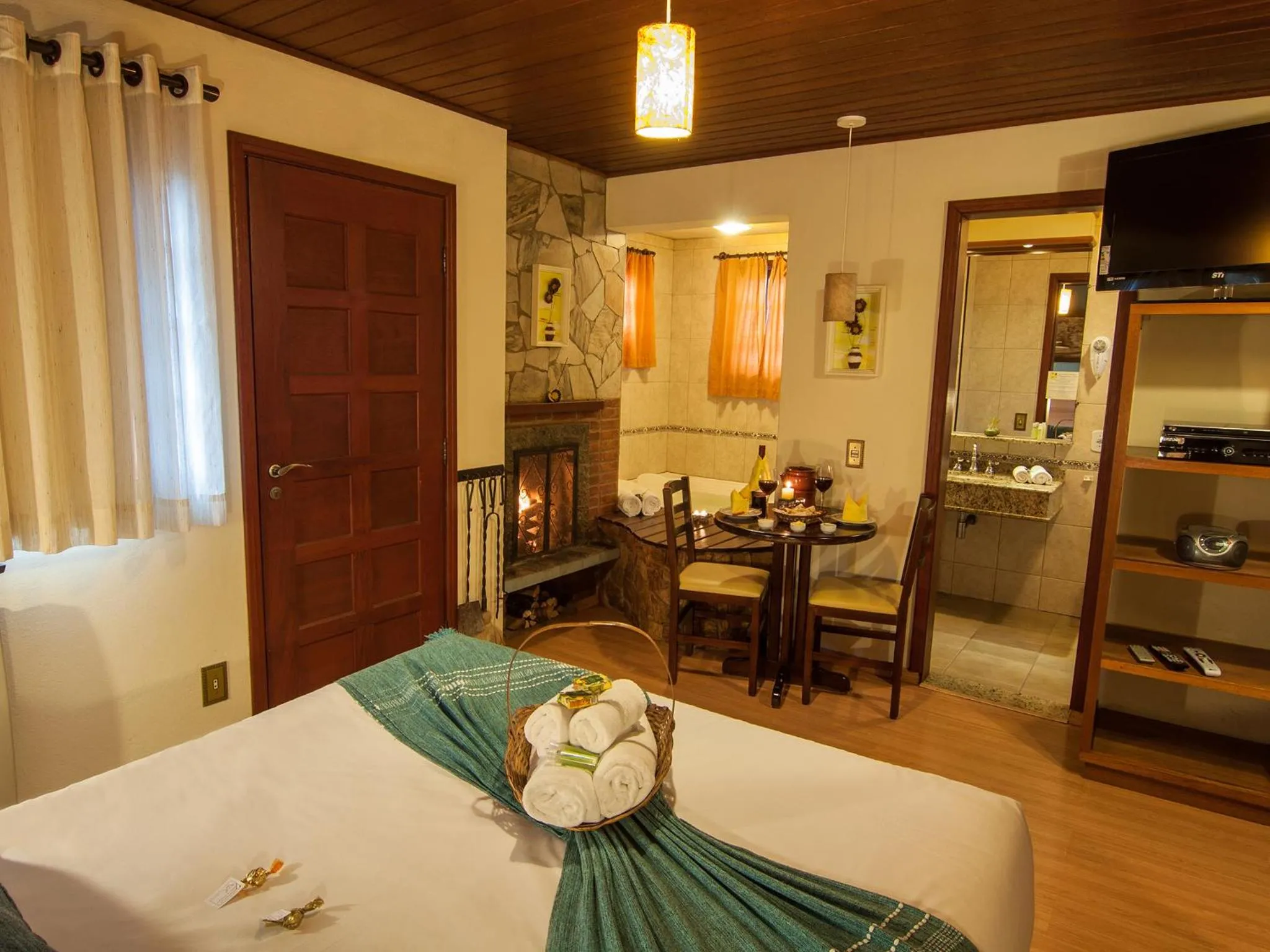 Photo of the whole room, Bed in Pousada Aguia Dourada