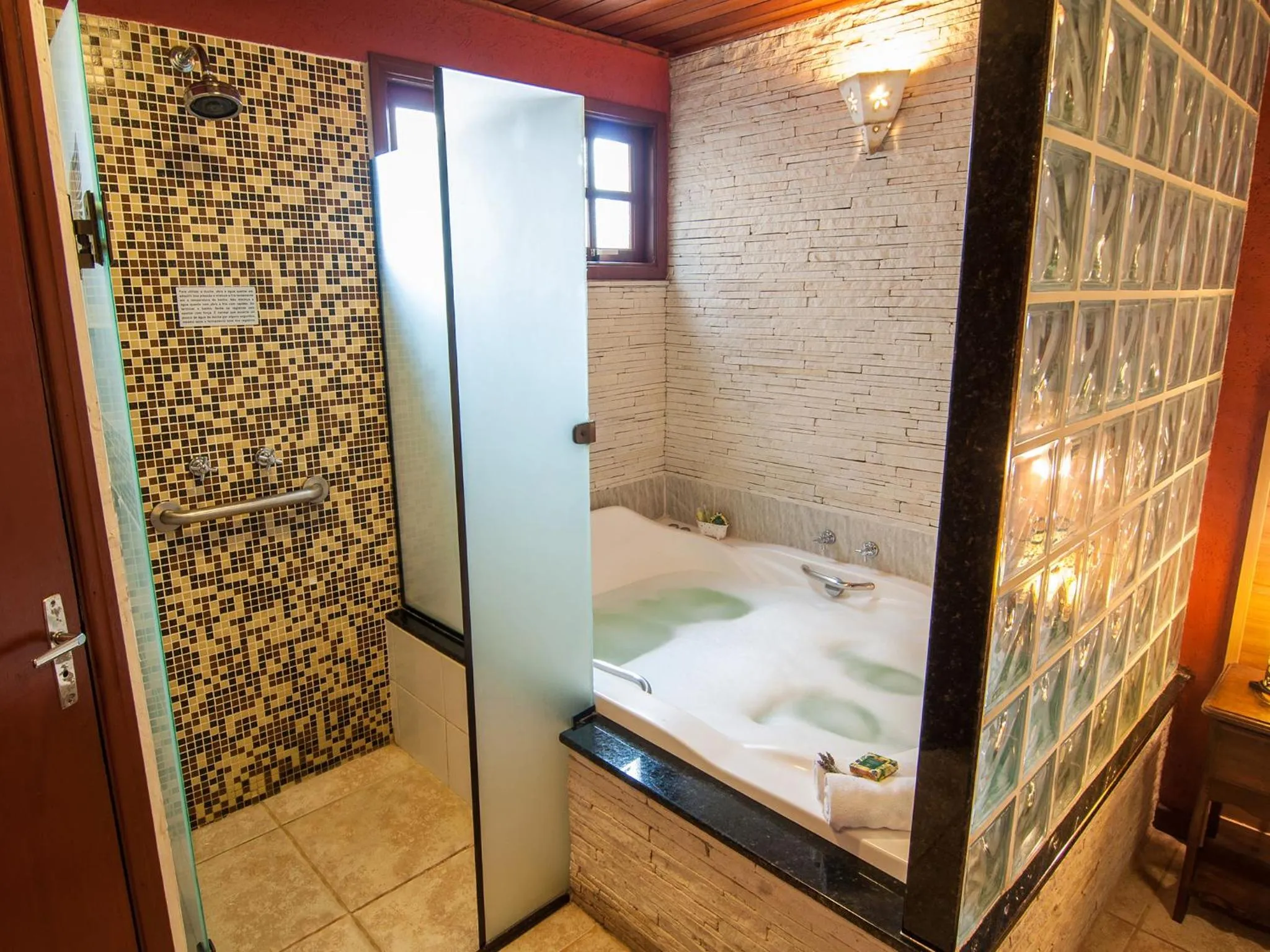 Bathroom in Pousada Aguia Dourada