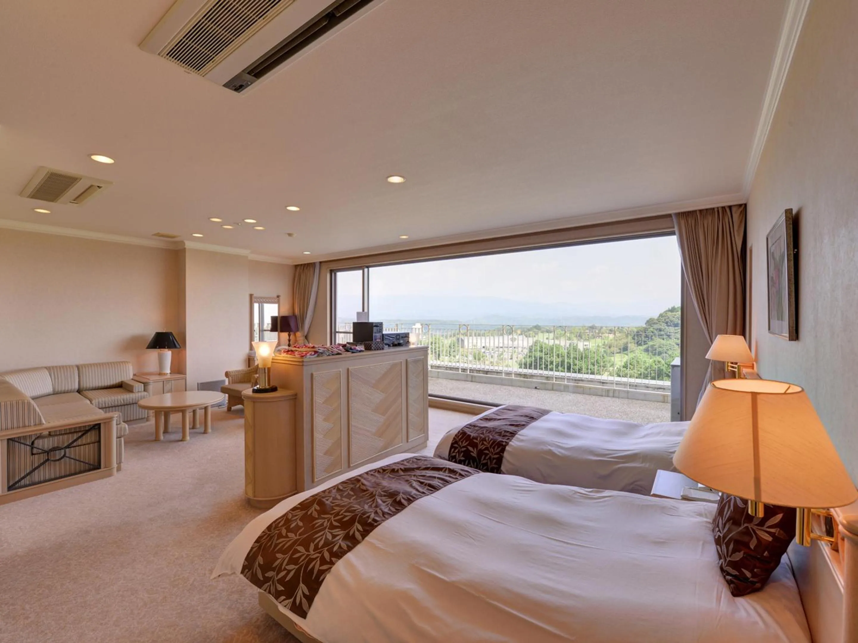 Photo of the whole room, Bed in Cocopa Resort Club