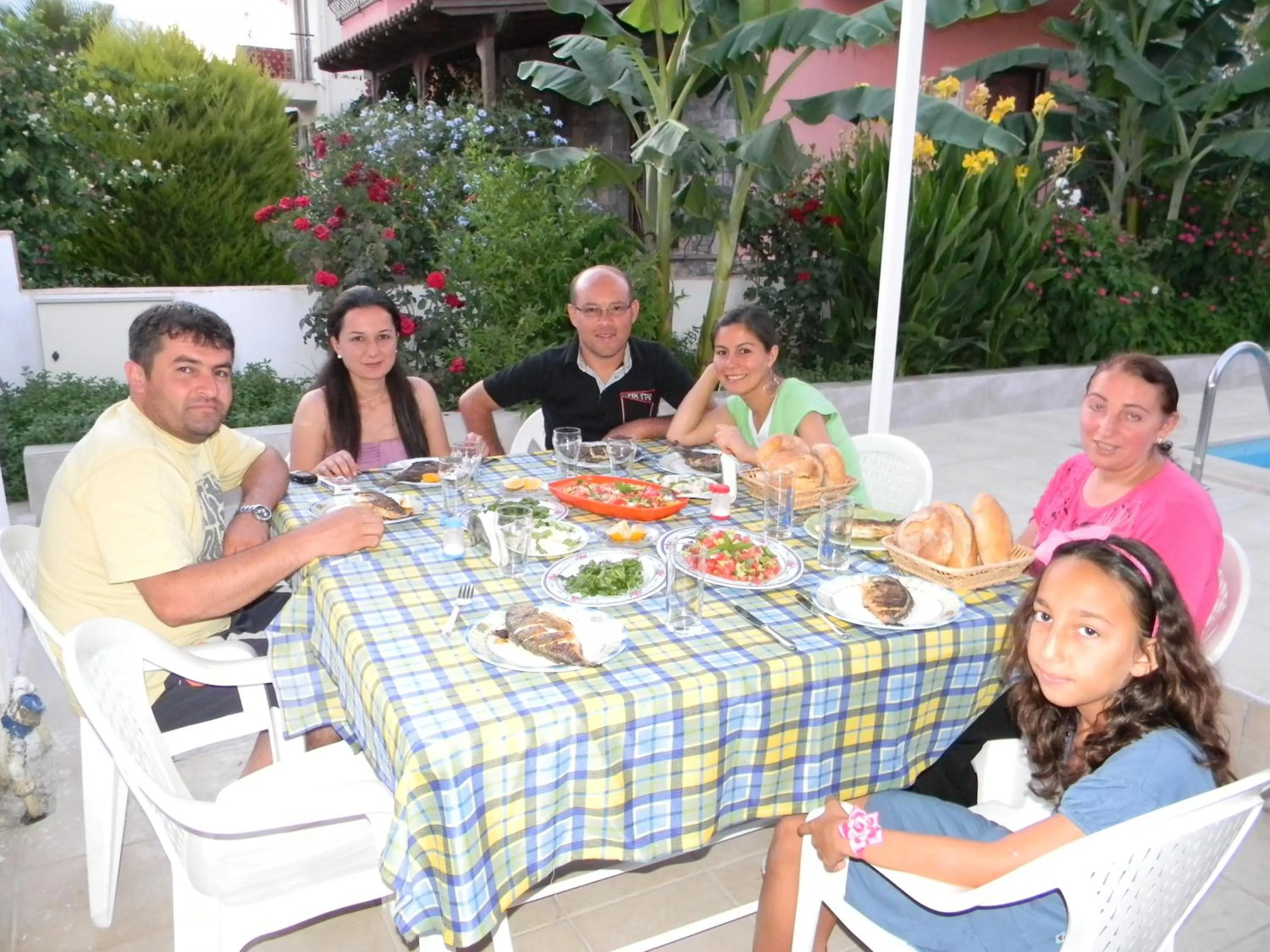 Restaurant/places to eat in Karaca Apart Hotel