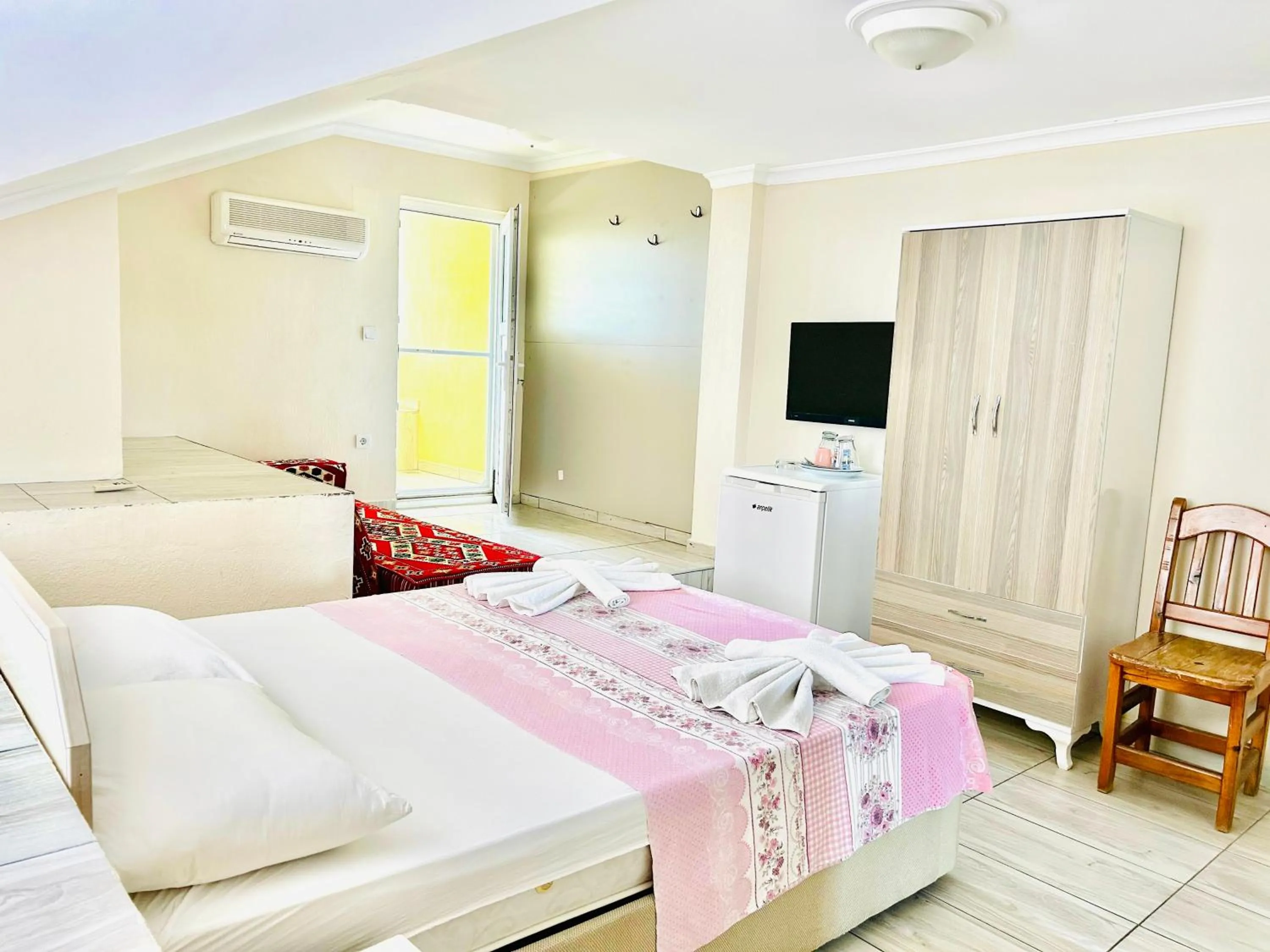 Photo of the whole room, Bed in Karaca Apart Hotel