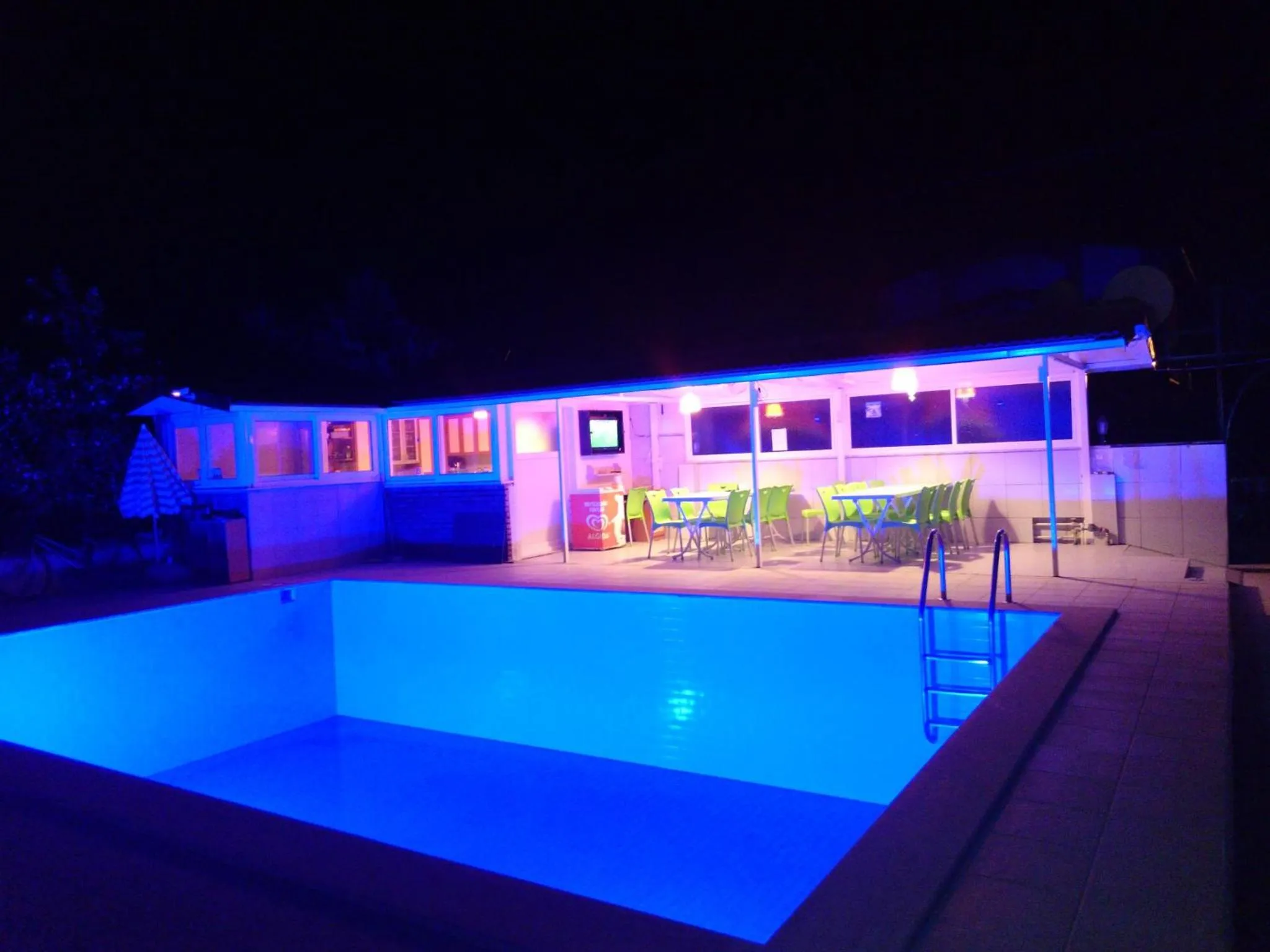 Restaurant/places to eat in Karaca Apart Hotel