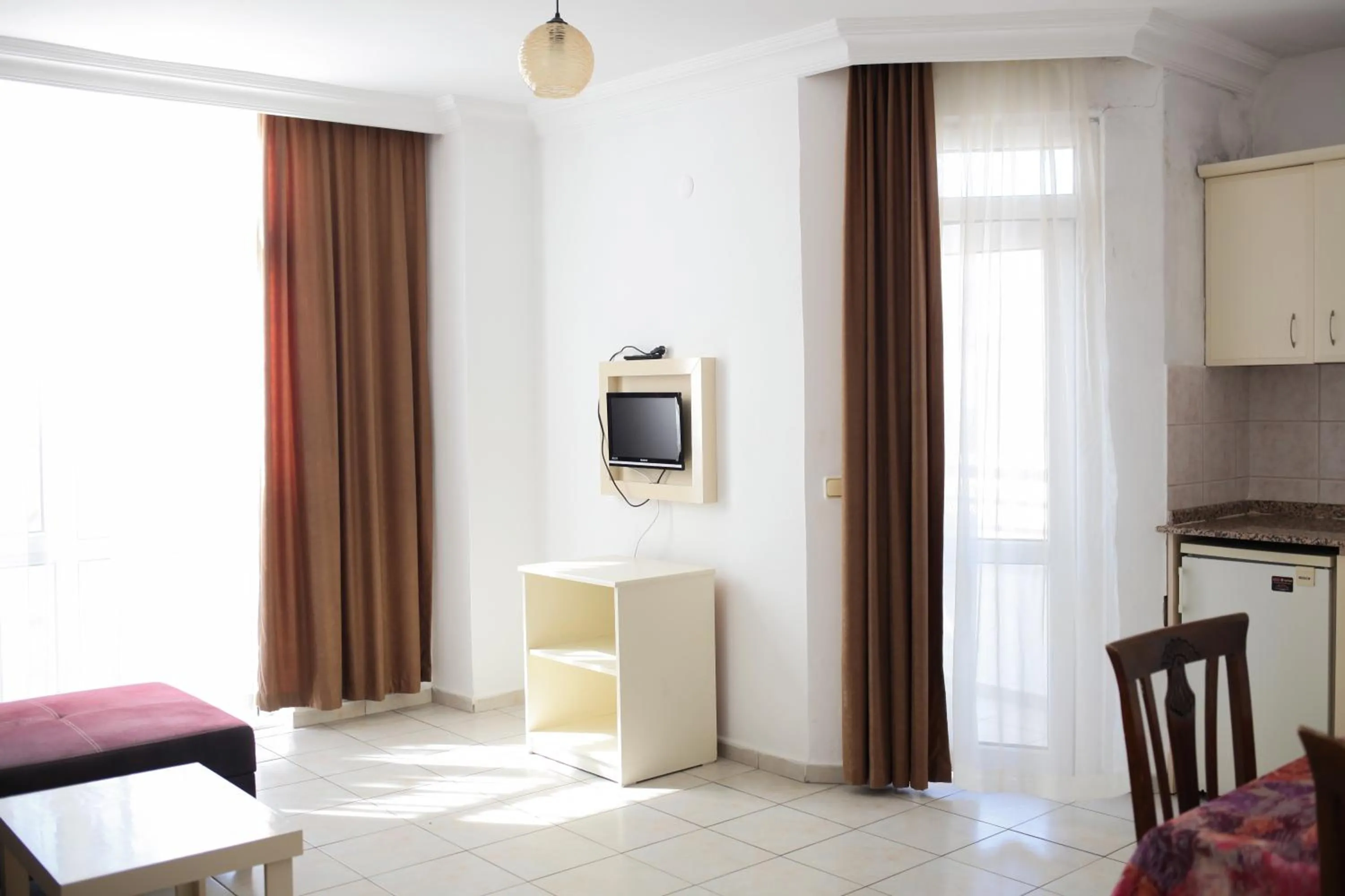 TV/Entertainment Center in Kleopatra Aytur Apart Hotel