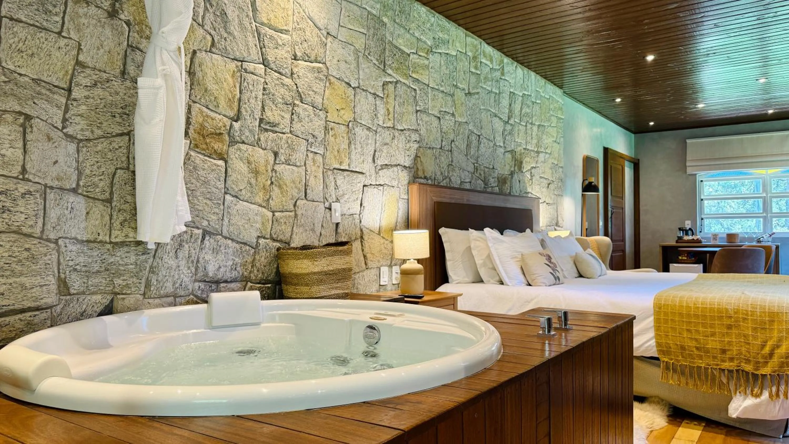 Hot Tub, Bed in Pousada Villa D'Amore