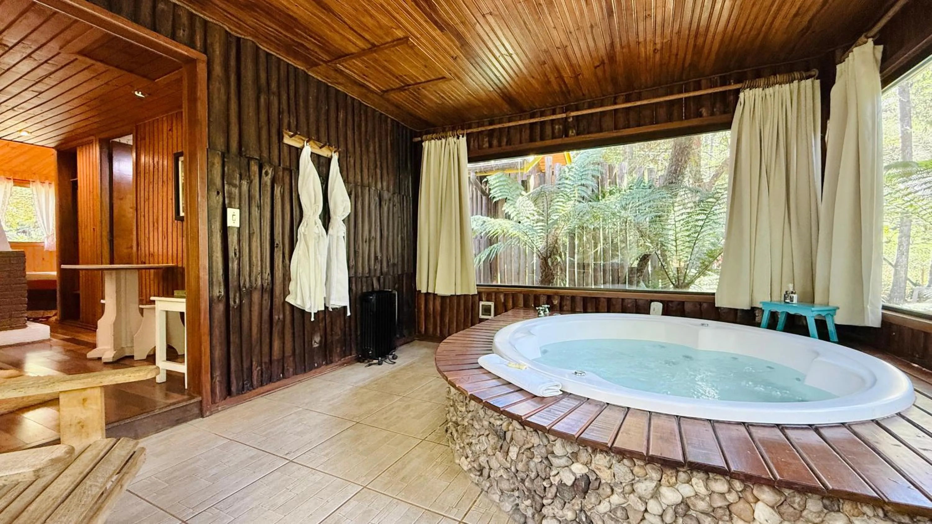 Hot Tub in Pousada Villa D'Amore