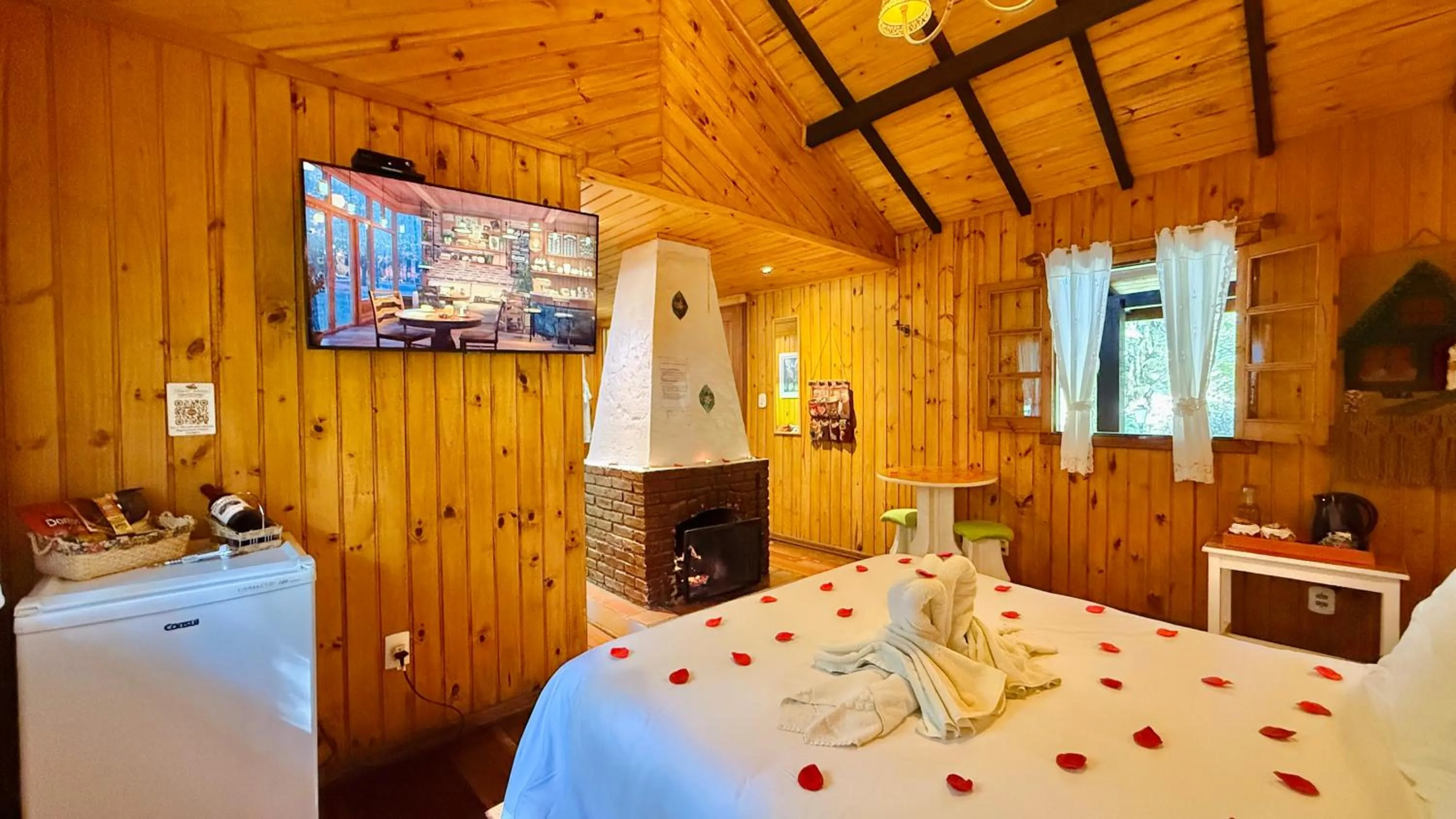 Photo of the whole room, Bed in Pousada Villa D'Amore