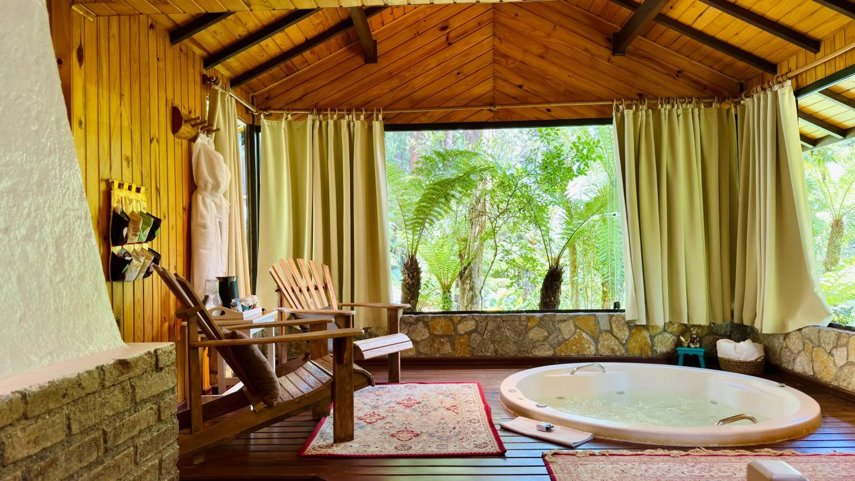 Hot Tub in Pousada Villa D'Amore