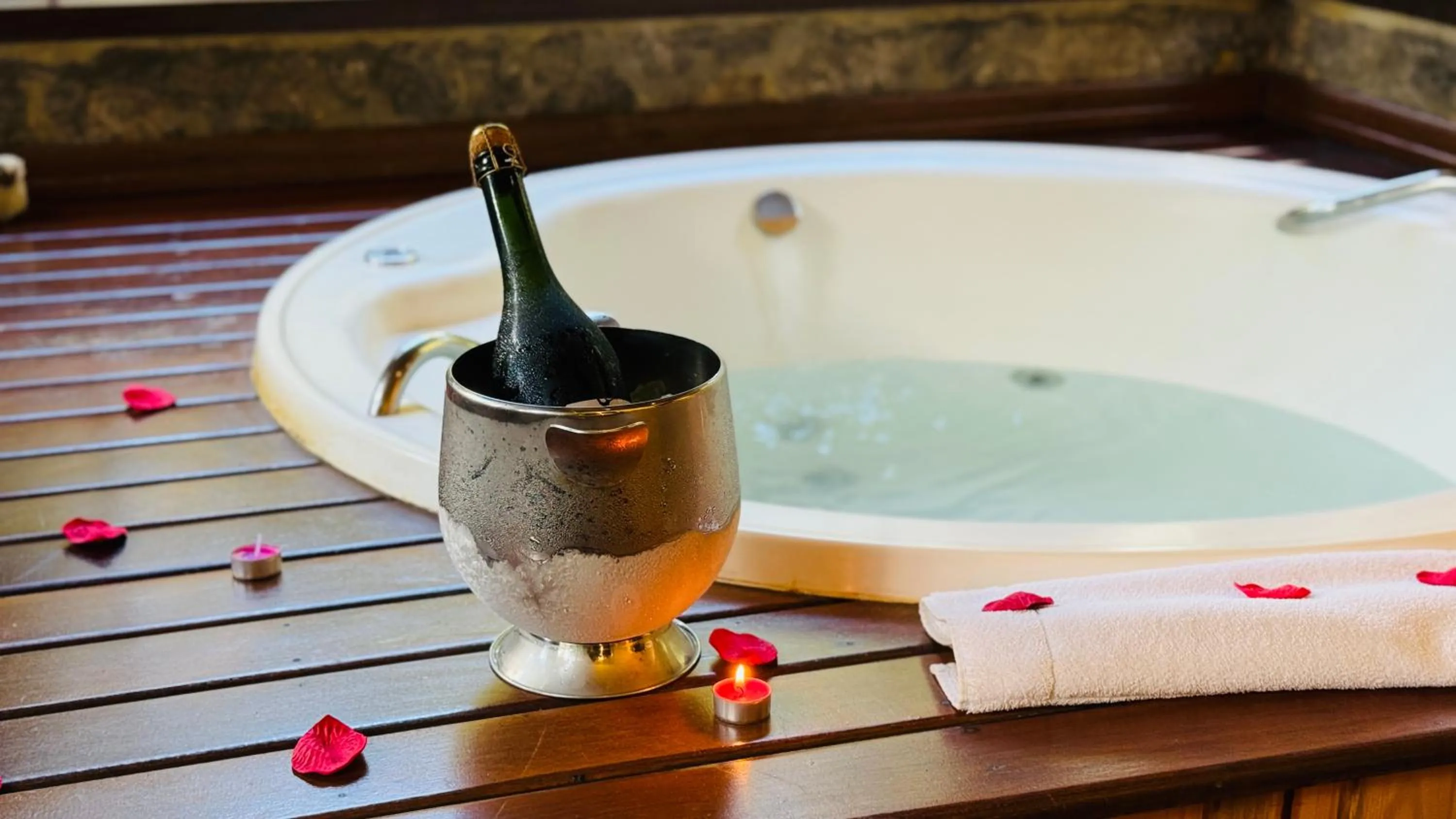 Hot Tub in Pousada Villa D'Amore