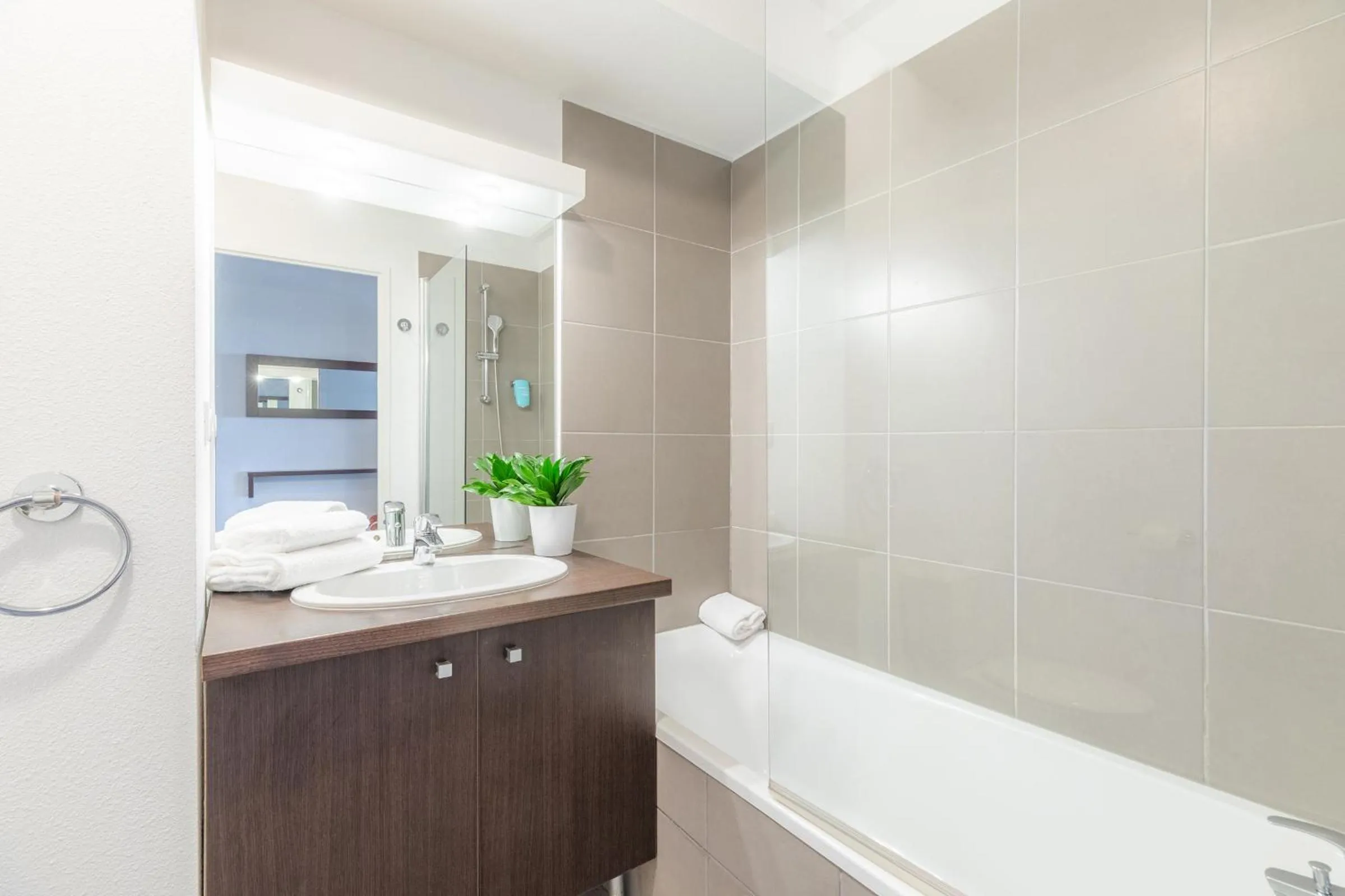 Bathroom in Appart'City Confort Toulouse Aéroport Cornebarrieu