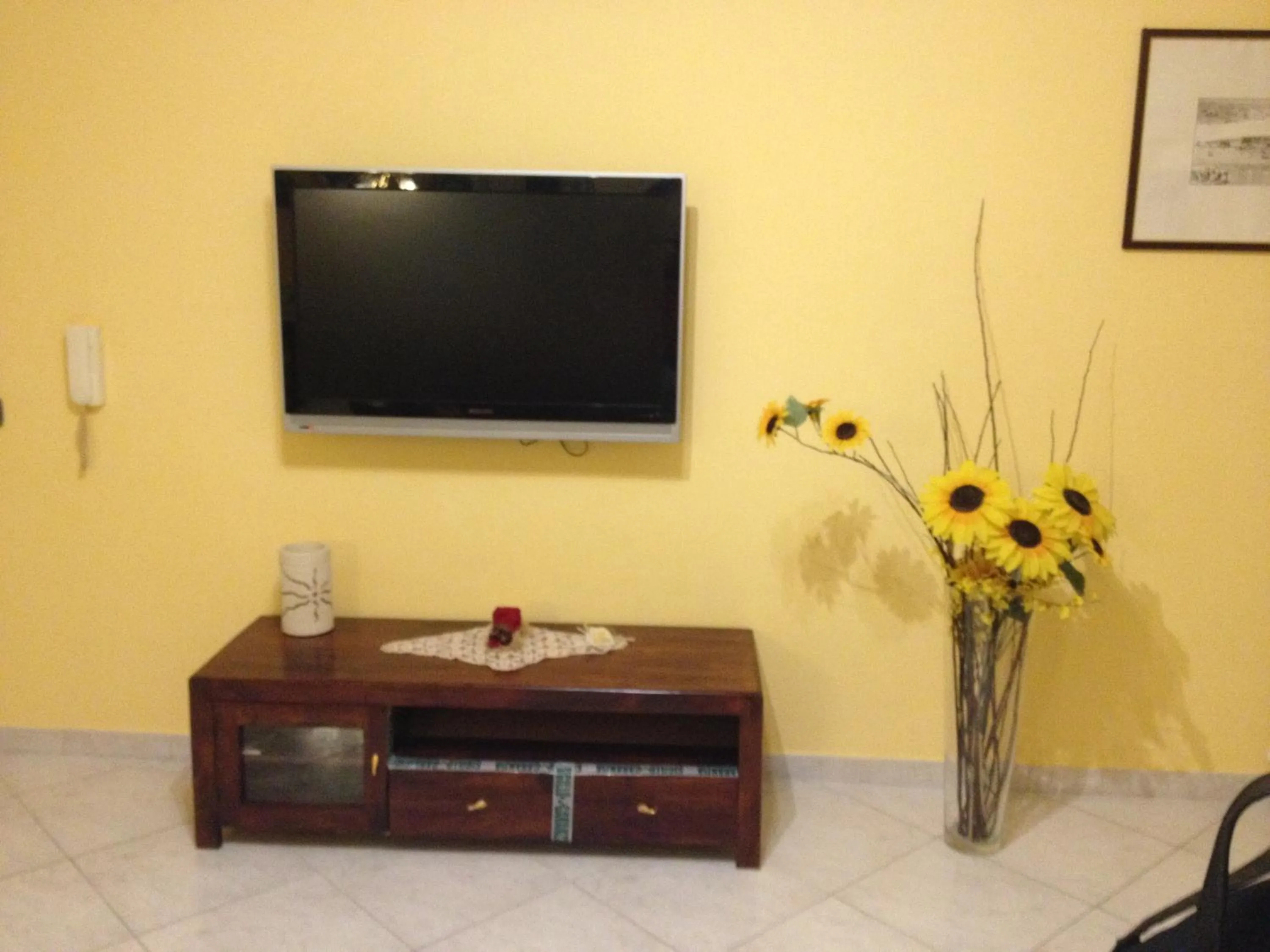 Communal lounge/ TV room in B&B Serenità