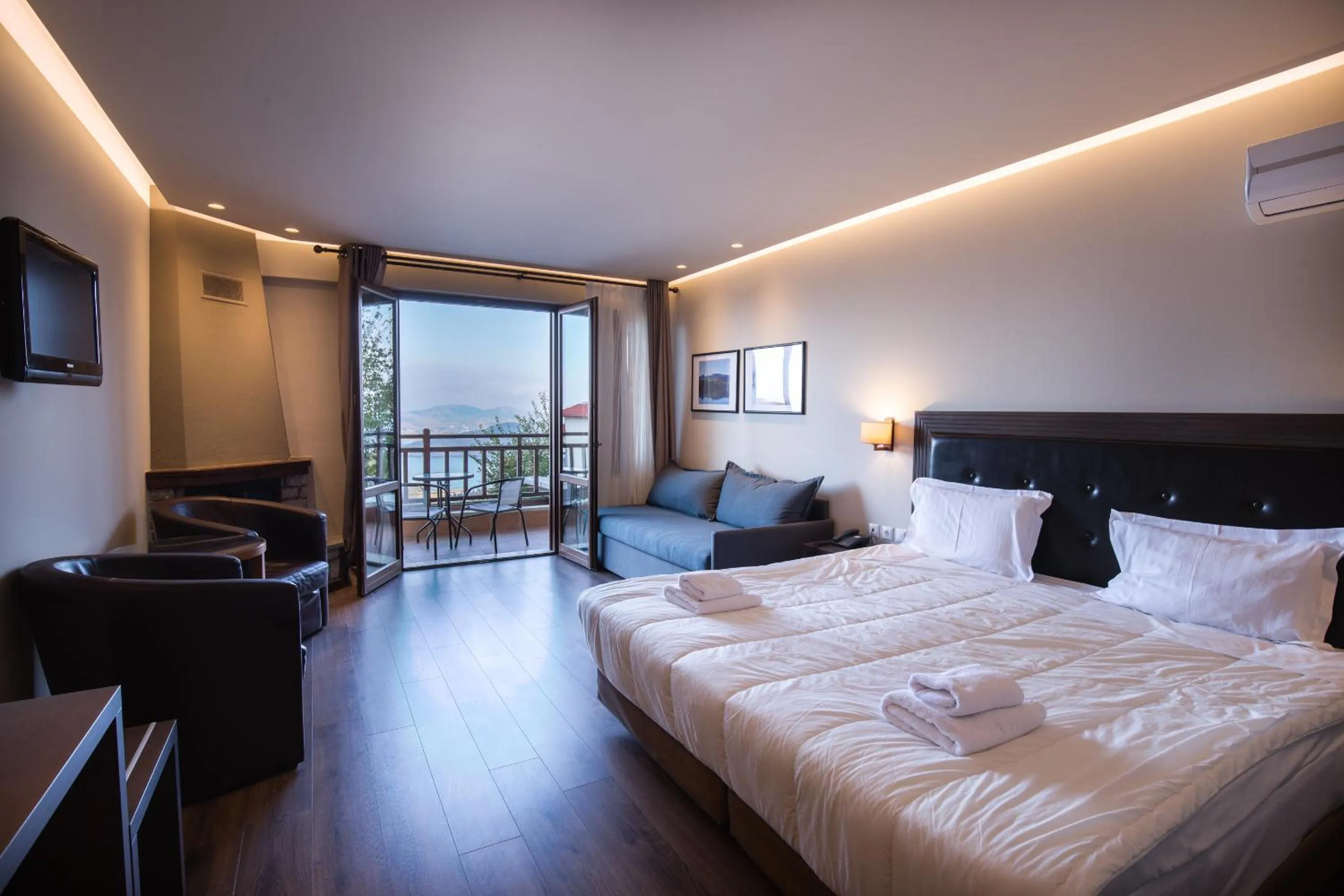 Bedroom, Bed in Nevros Hotel Resort and Spa Limni Plastira