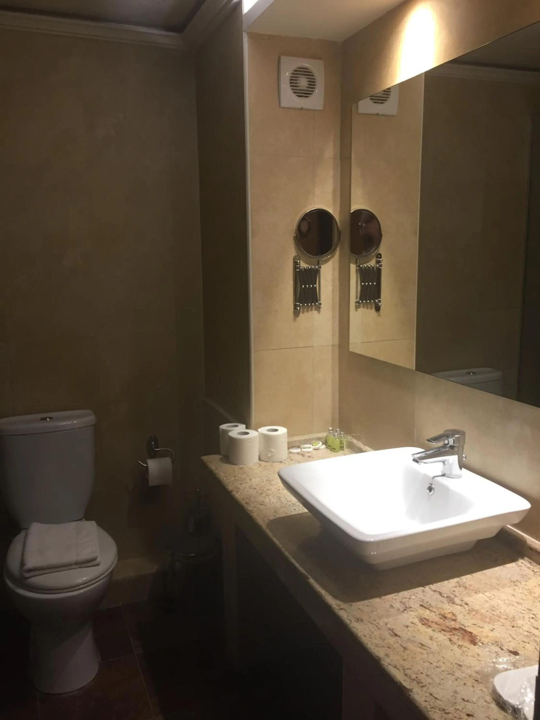 Shower in Nevros Hotel Resort and Spa Limni Plastira