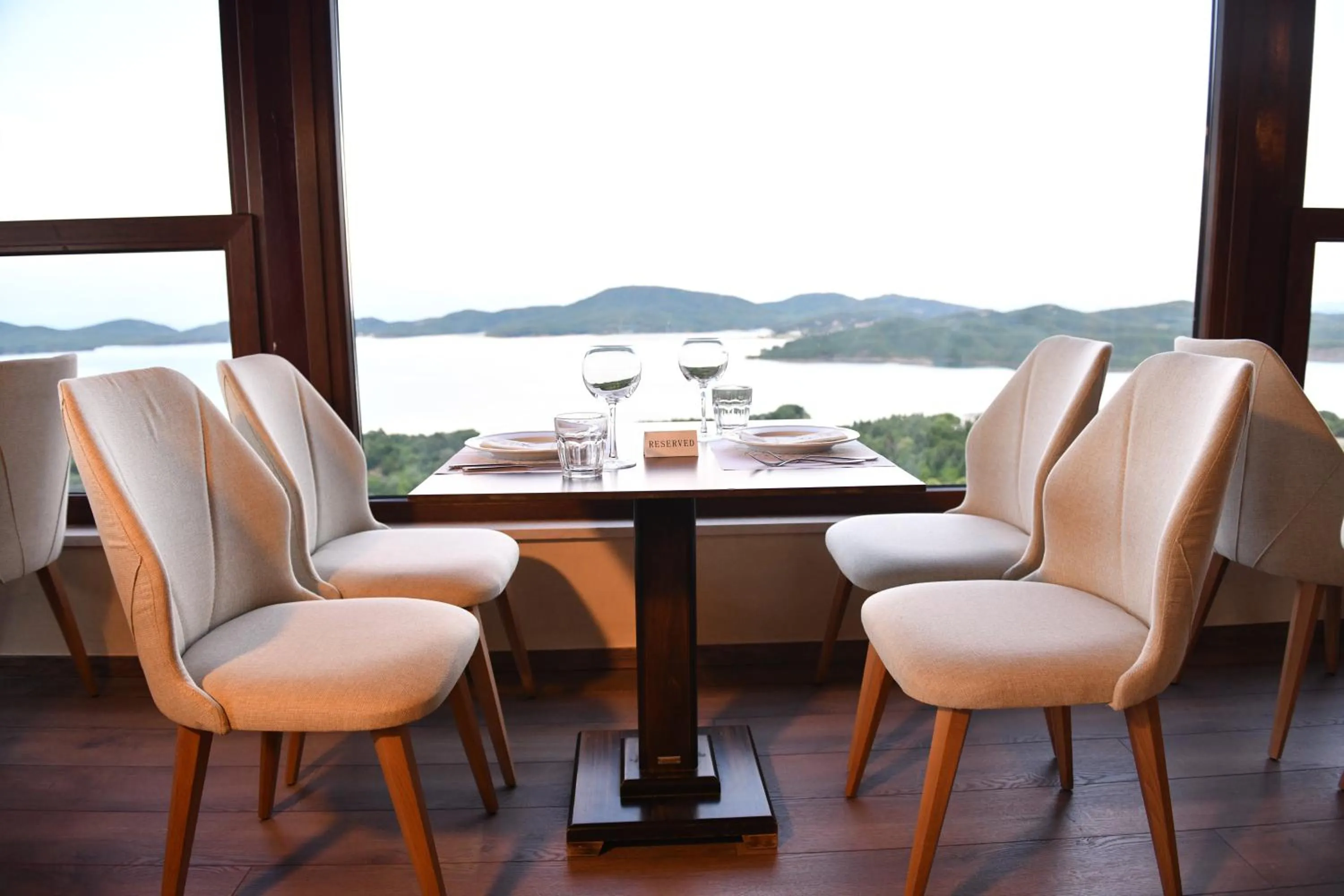 Dining area in Nevros Hotel Resort and Spa Limni Plastira