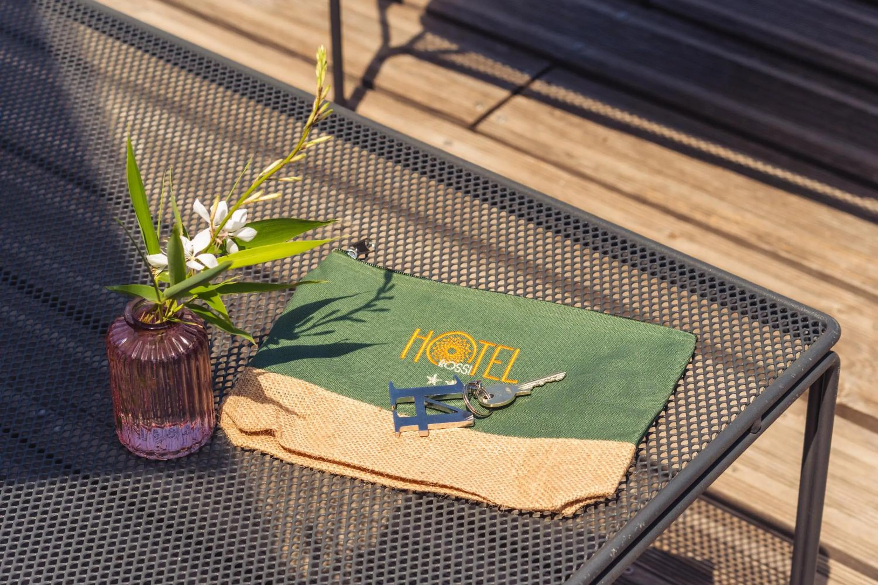 Swimming pool in Rossi Hôtel