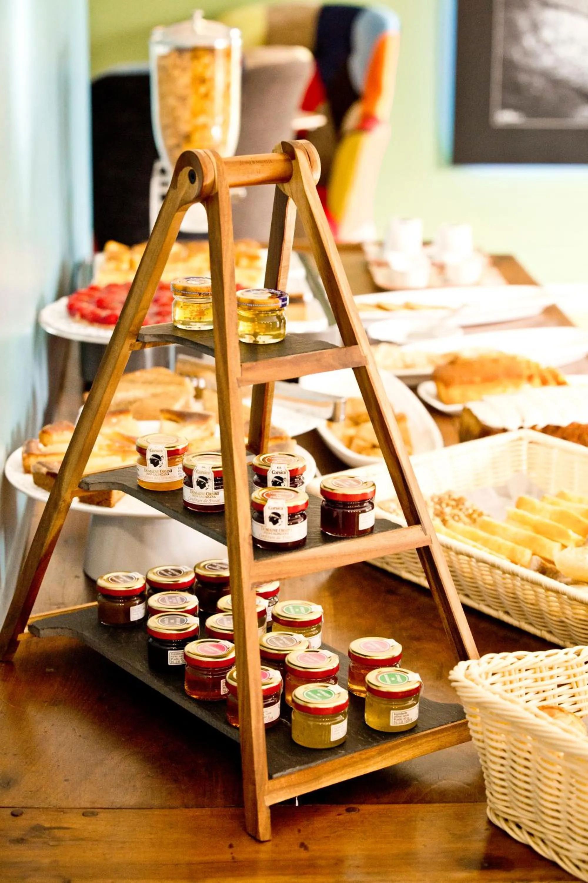 Buffet breakfast in Rossi Hôtel