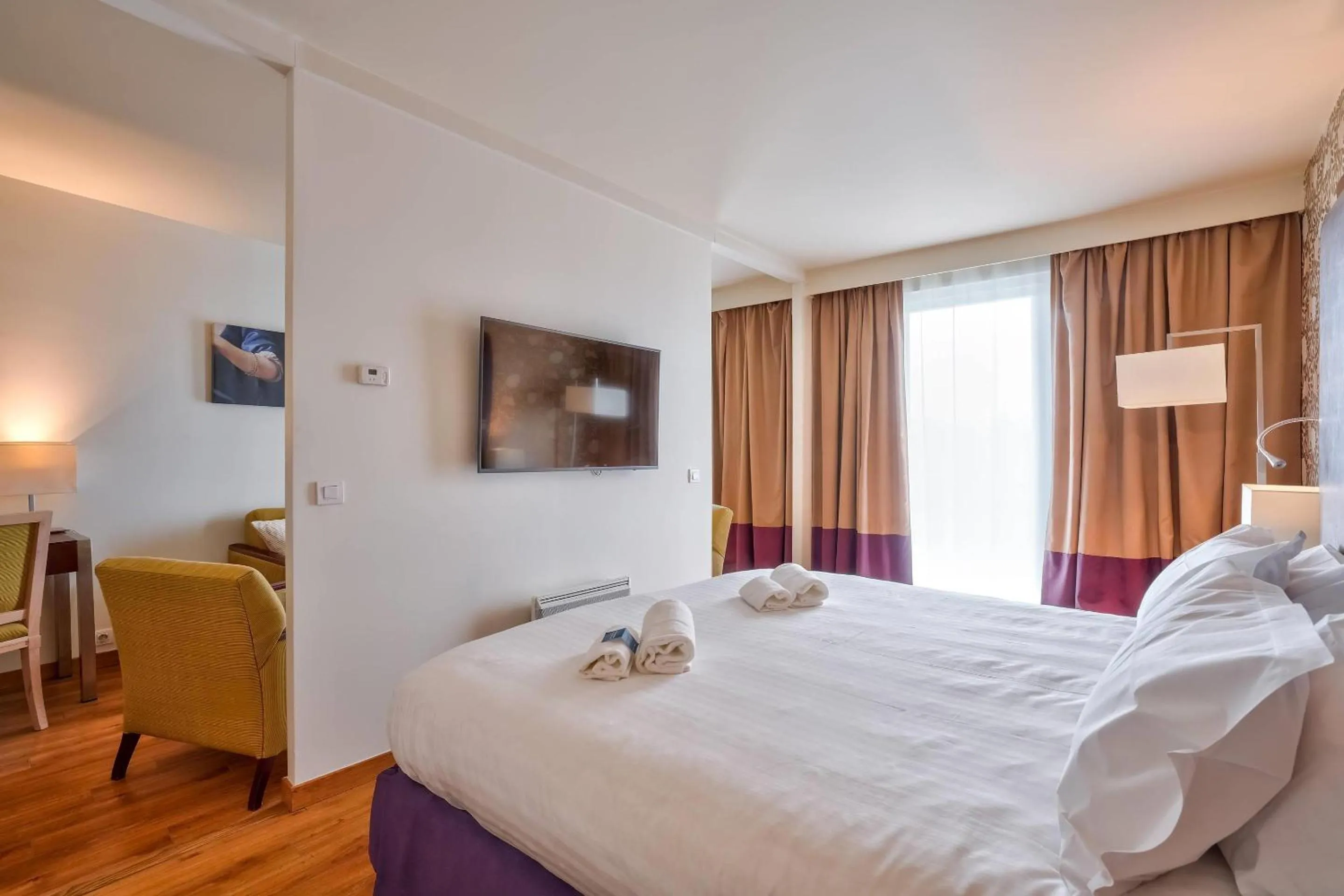 Bedroom, Bed in Clarion Paris CDG Airport