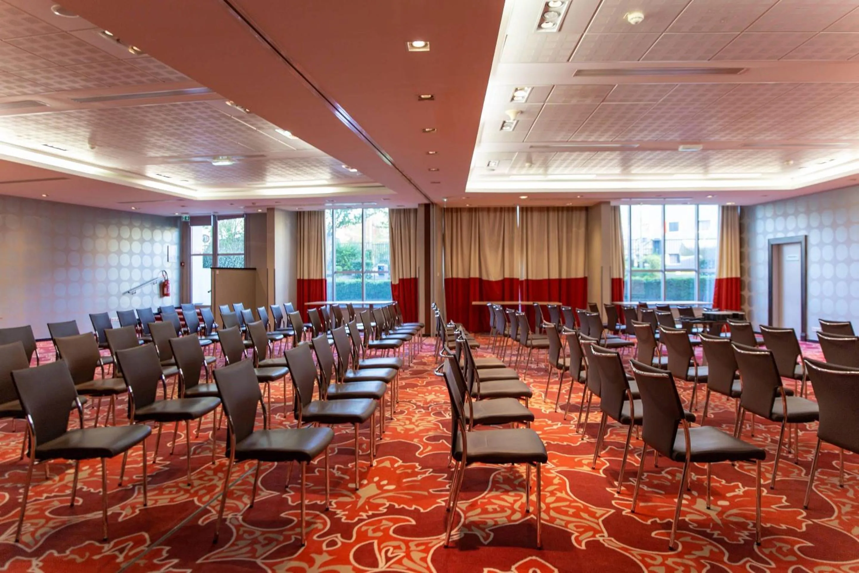 Meeting/conference room in Clarion Paris CDG Airport