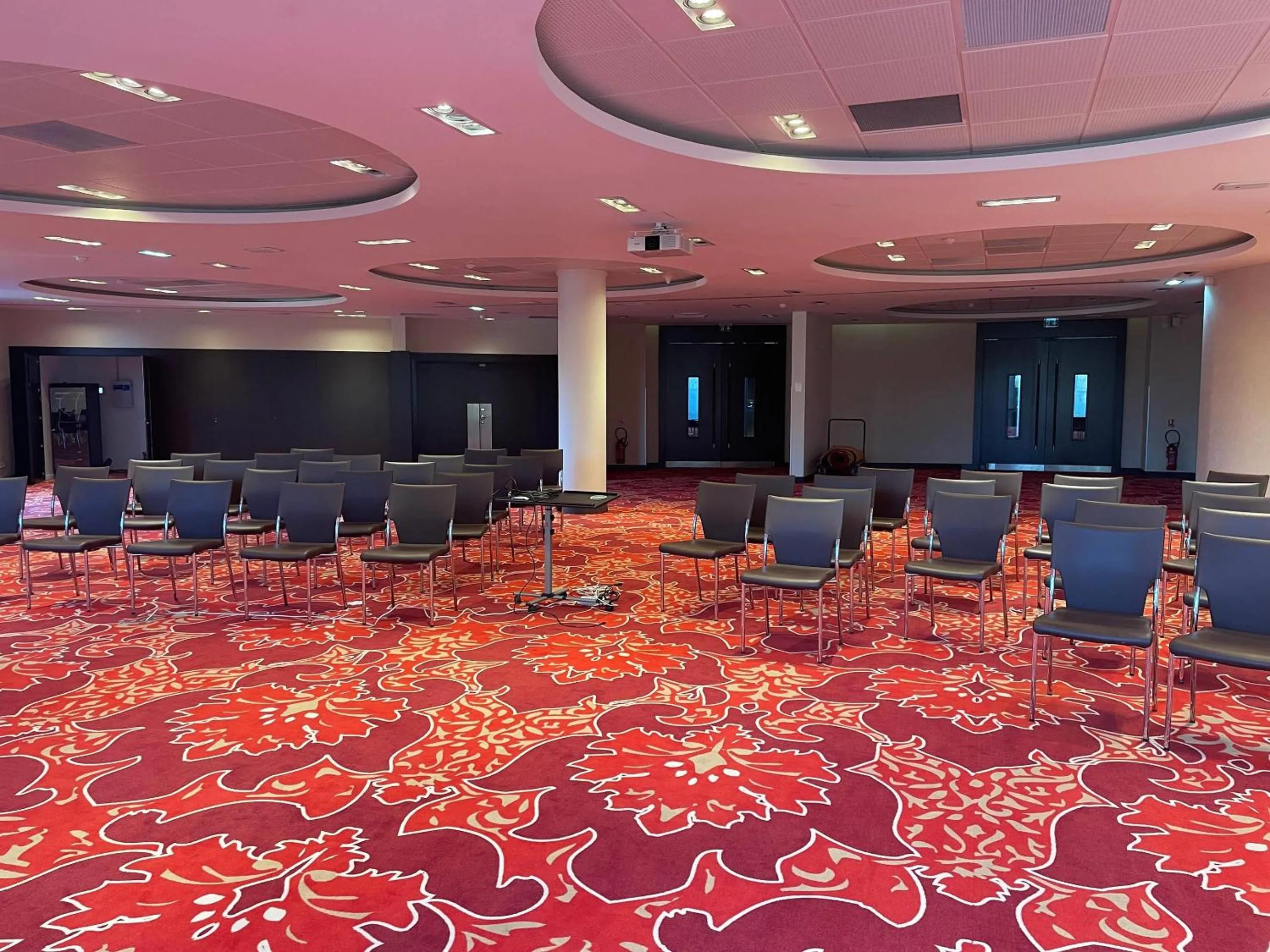 Meeting/conference room in Clarion Paris CDG Airport
