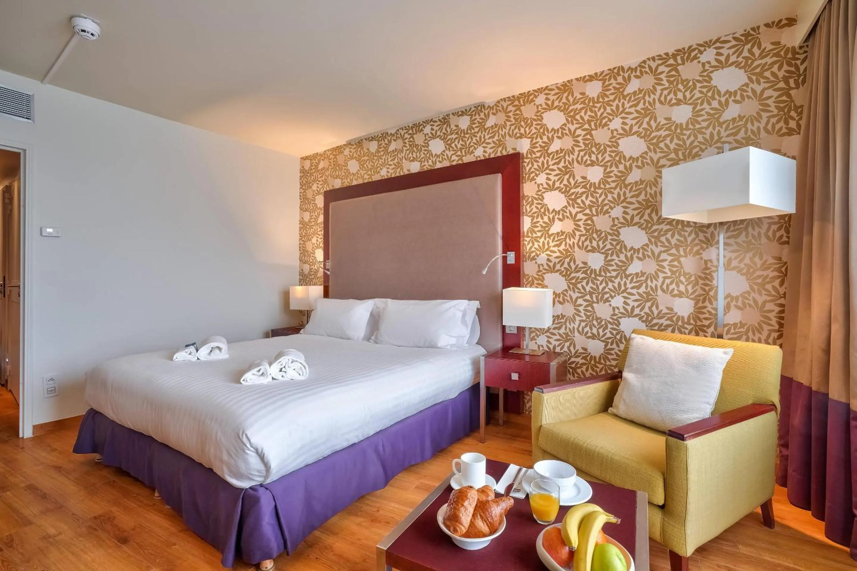 Bedroom, Bed in Clarion Paris CDG Airport