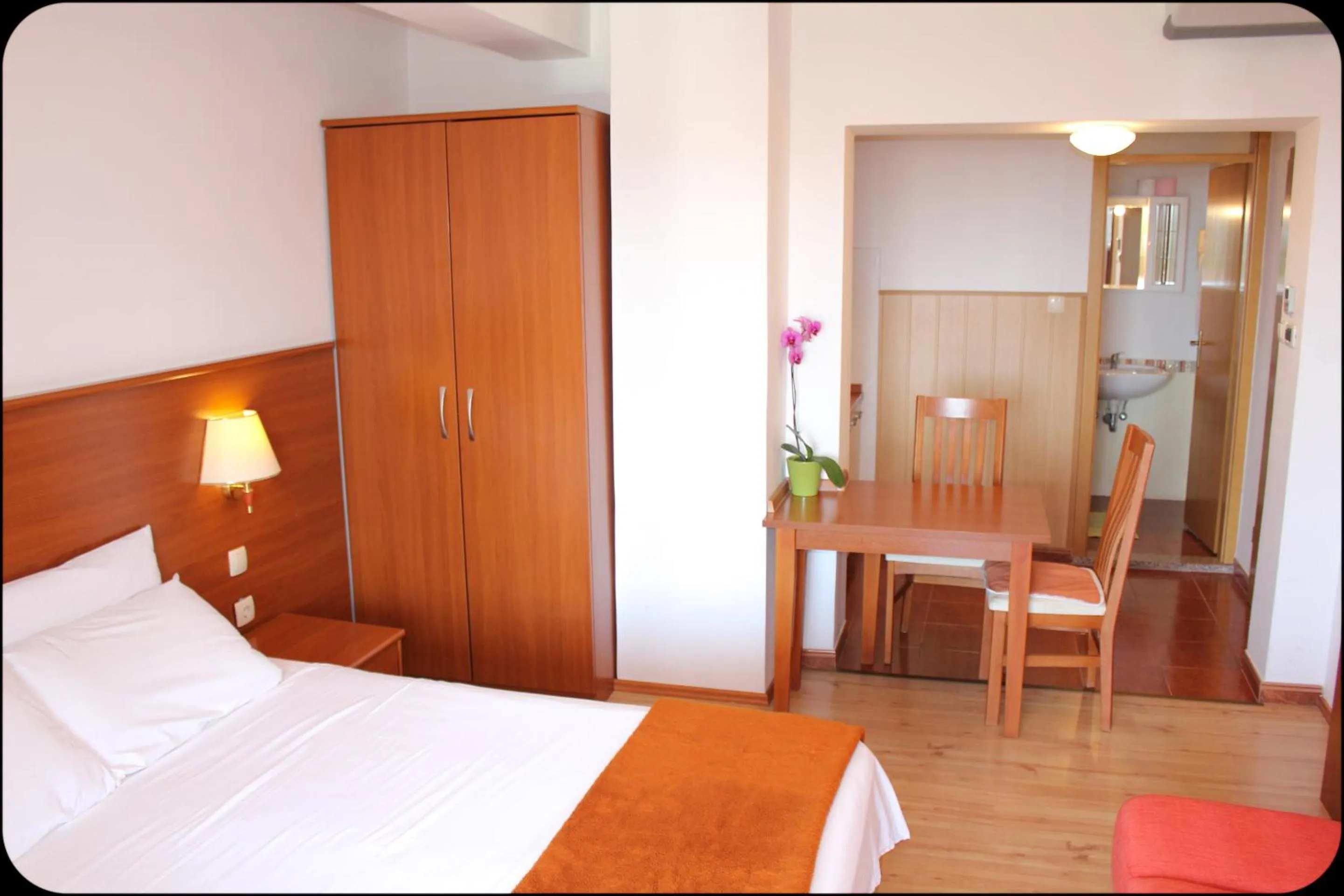 Photo of the whole room, Bed in Gargamelo Pension
