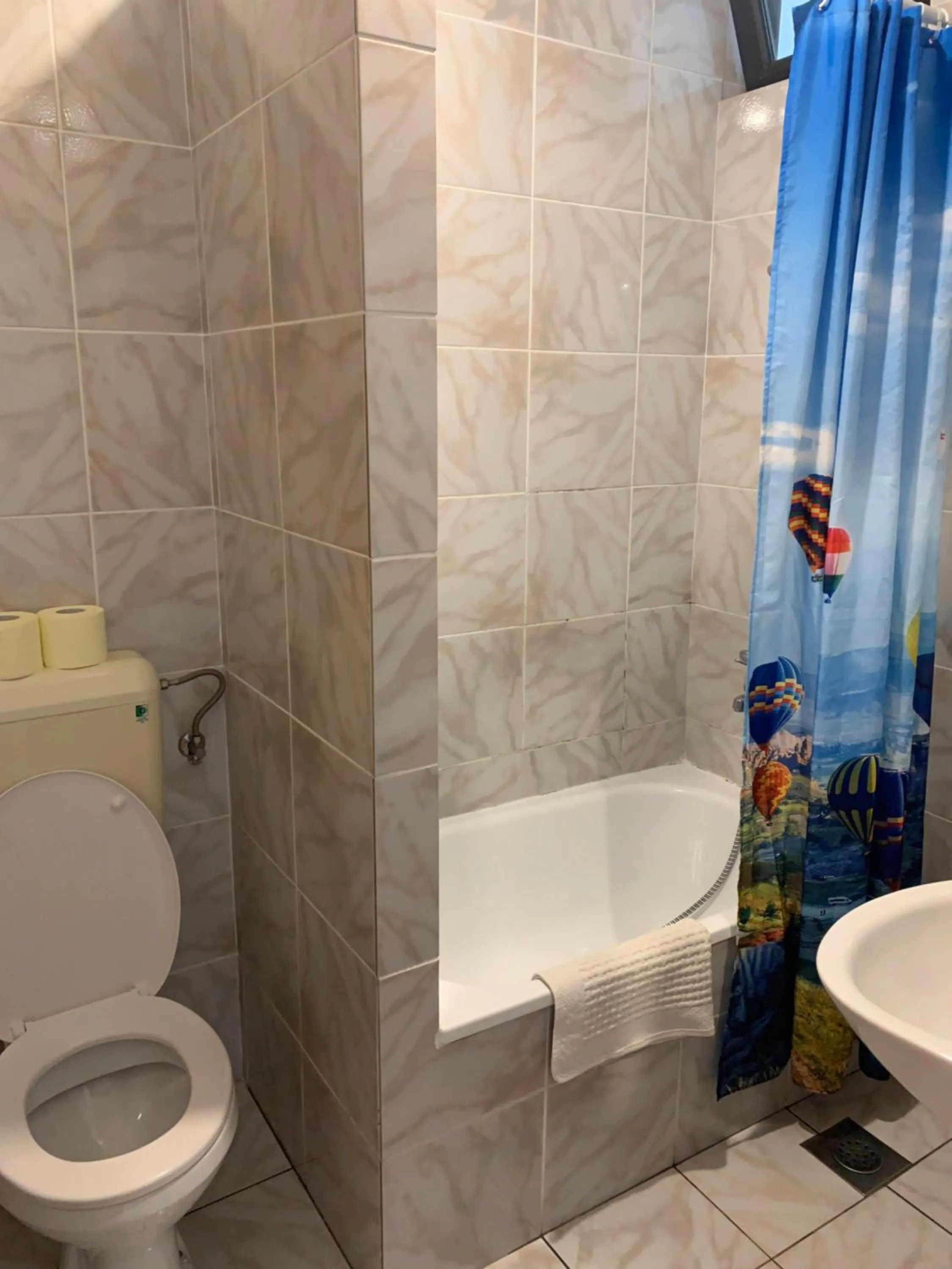 Shower in Gargamelo Pension