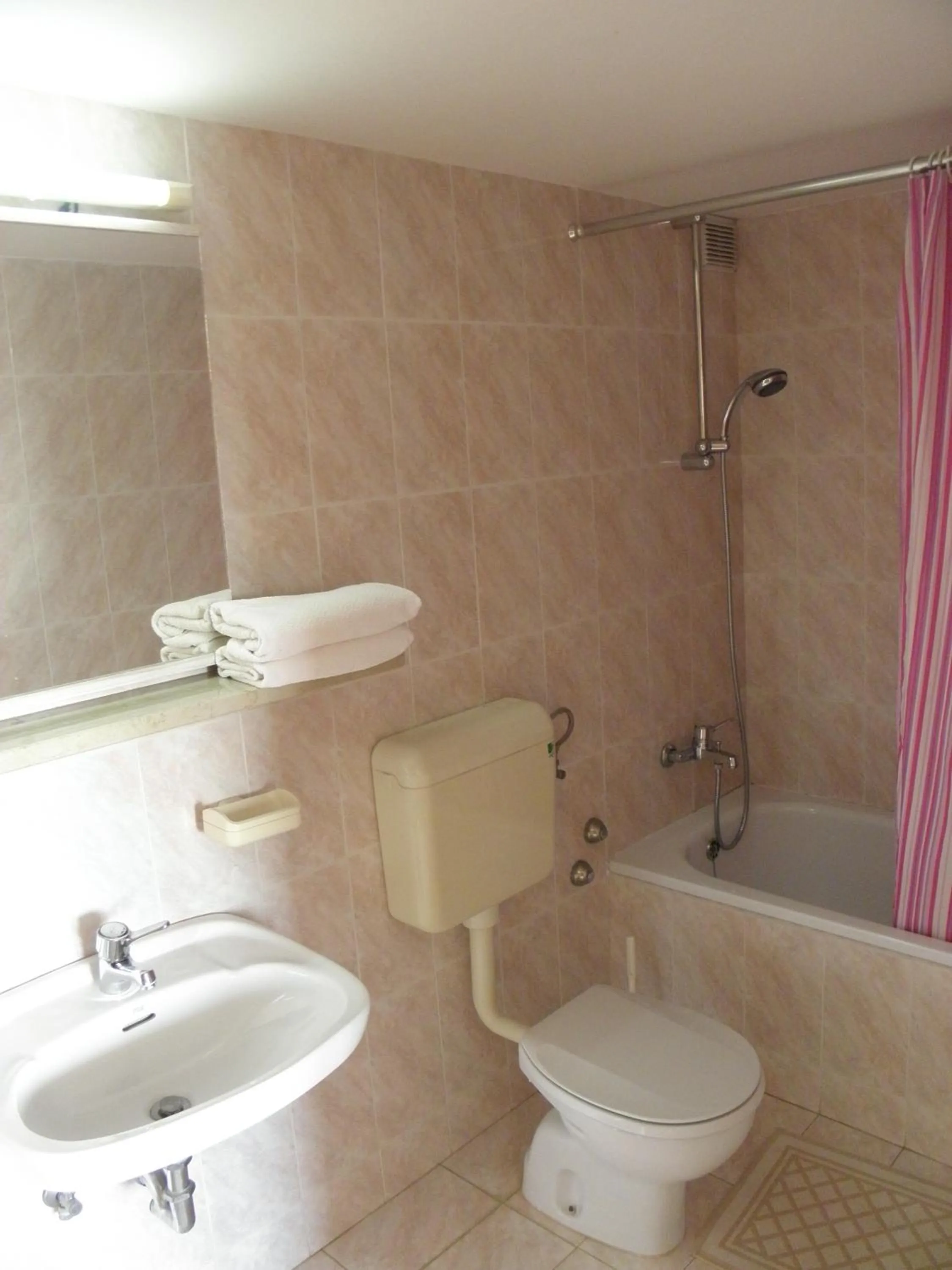 Bathroom in Gargamelo Pension