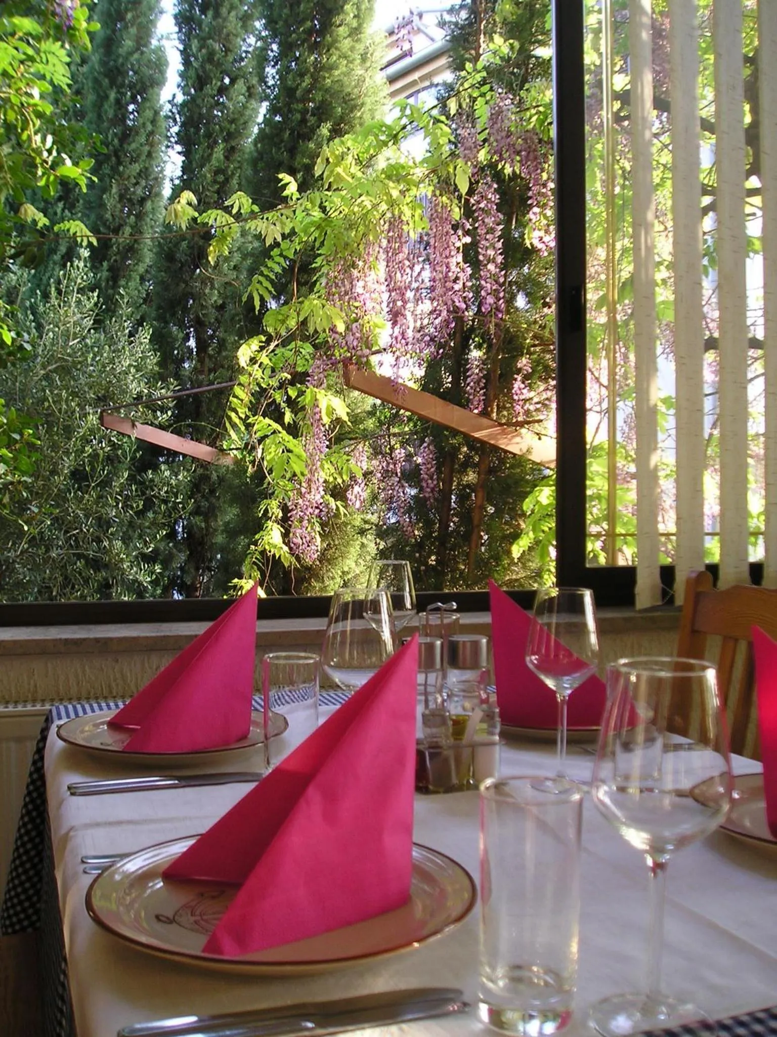 Restaurant/places to eat in Gargamelo Pension