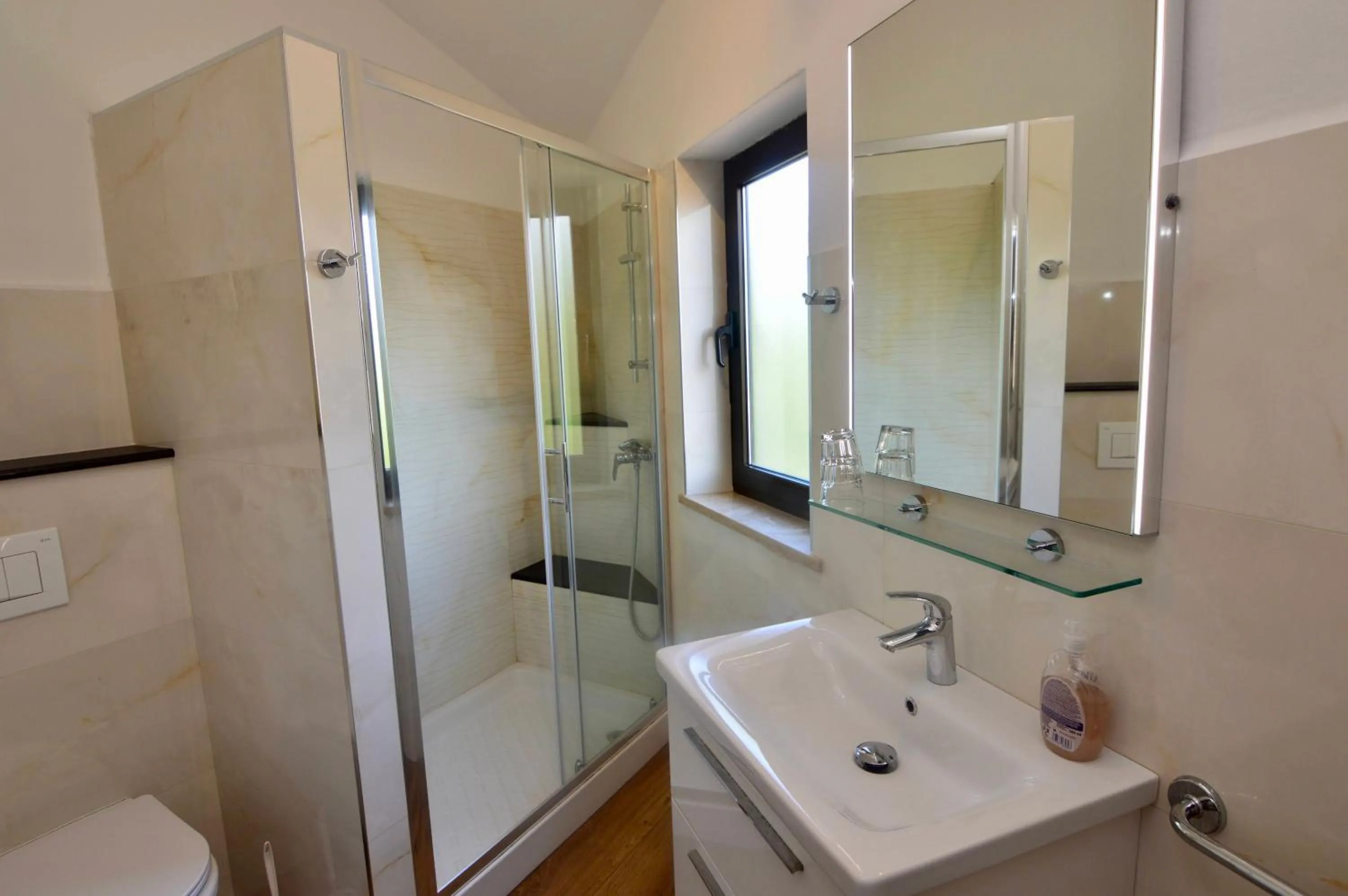 Shower in Gargamelo Pension