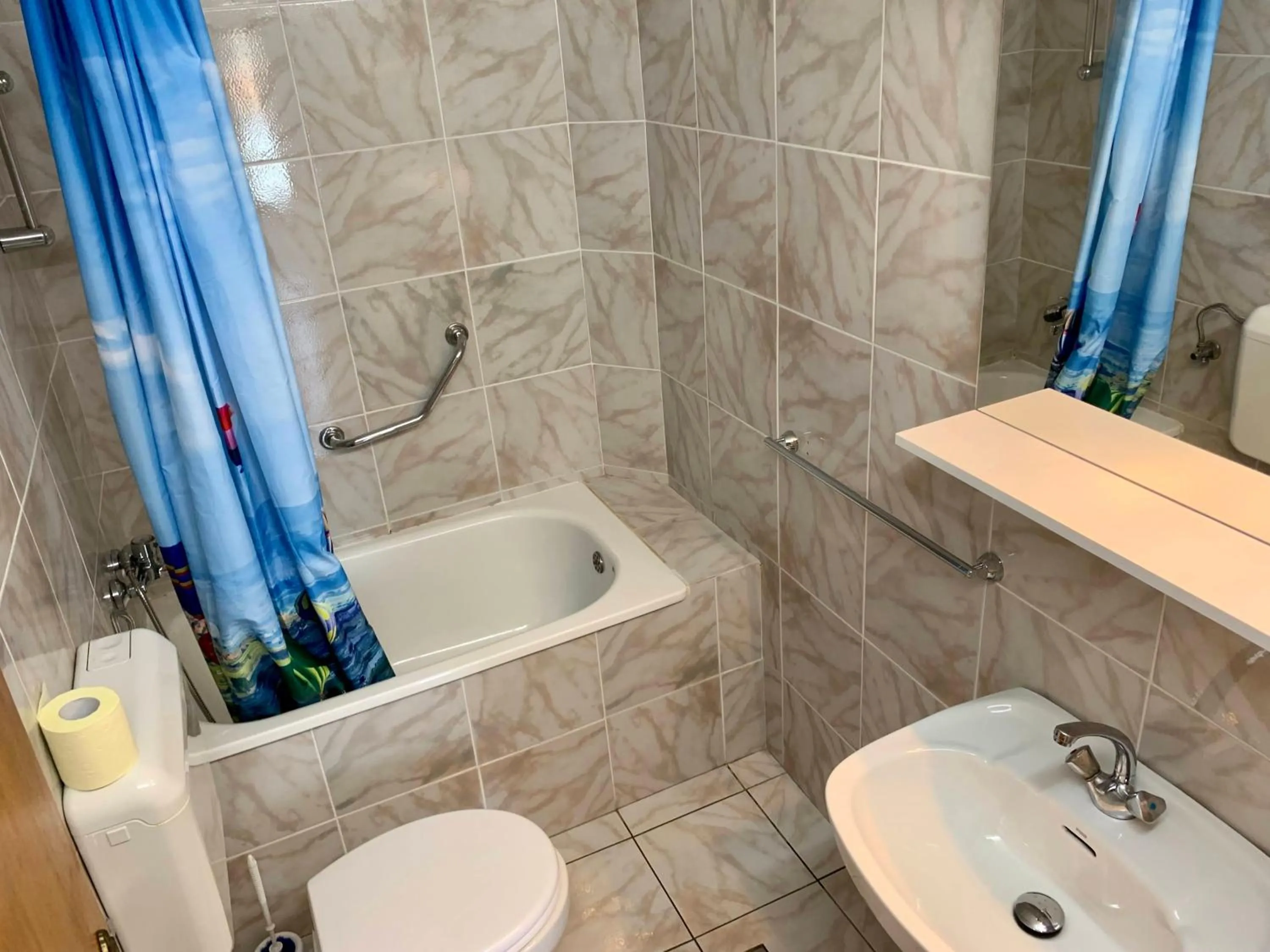 Shower in Gargamelo Pension