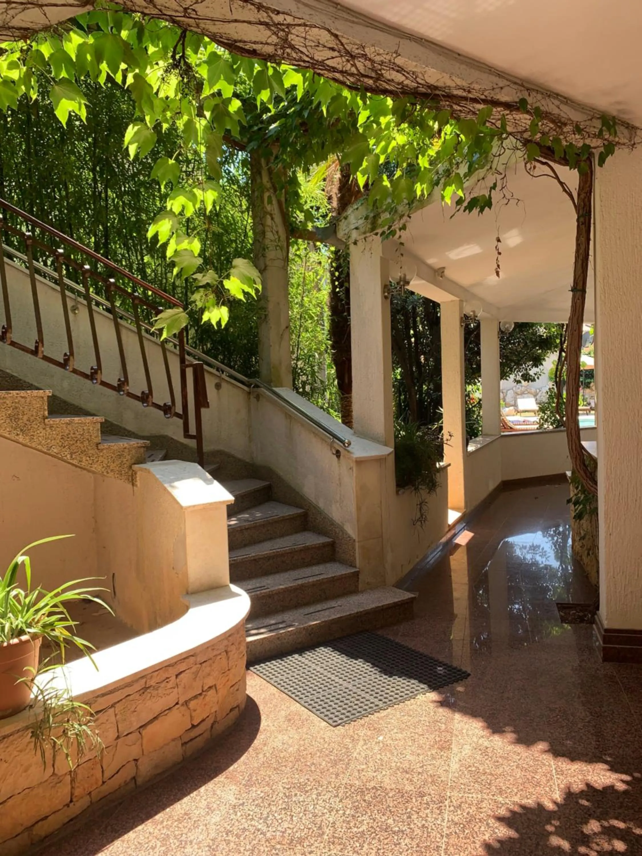 Day in Gargamelo Pension