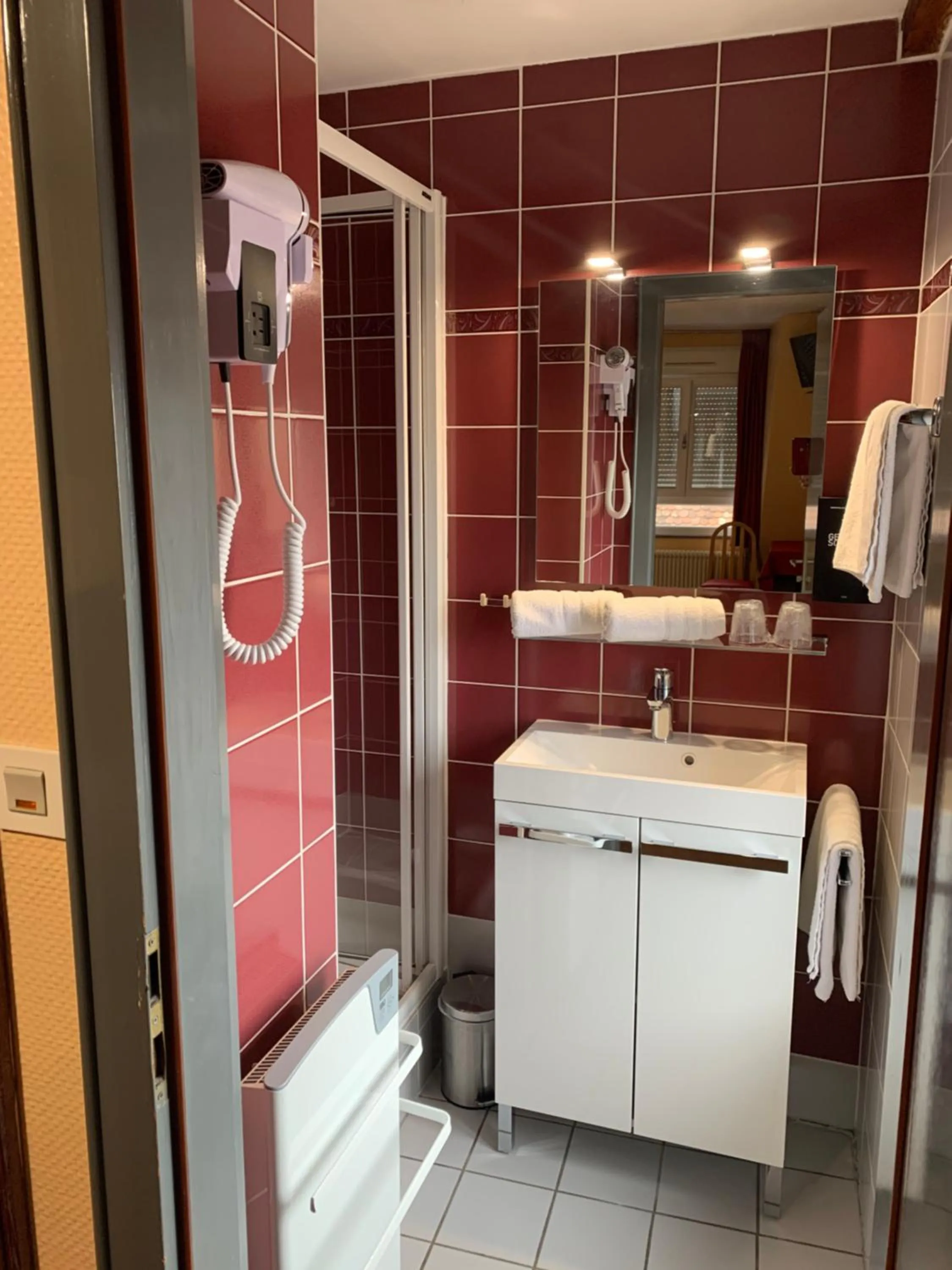 Bathroom in Hotel Restaurant Dontenville