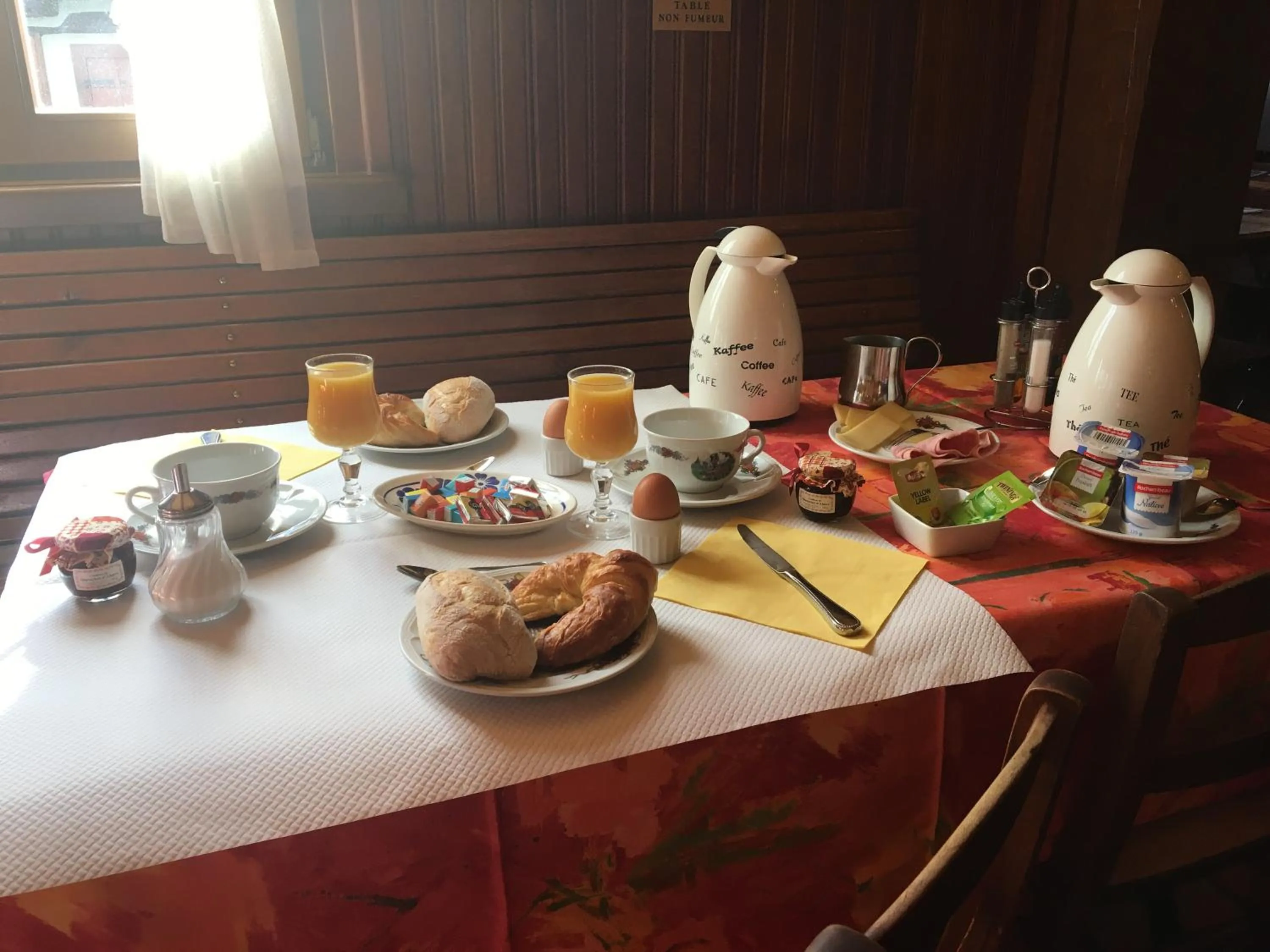 Breakfast in Hotel Restaurant Dontenville