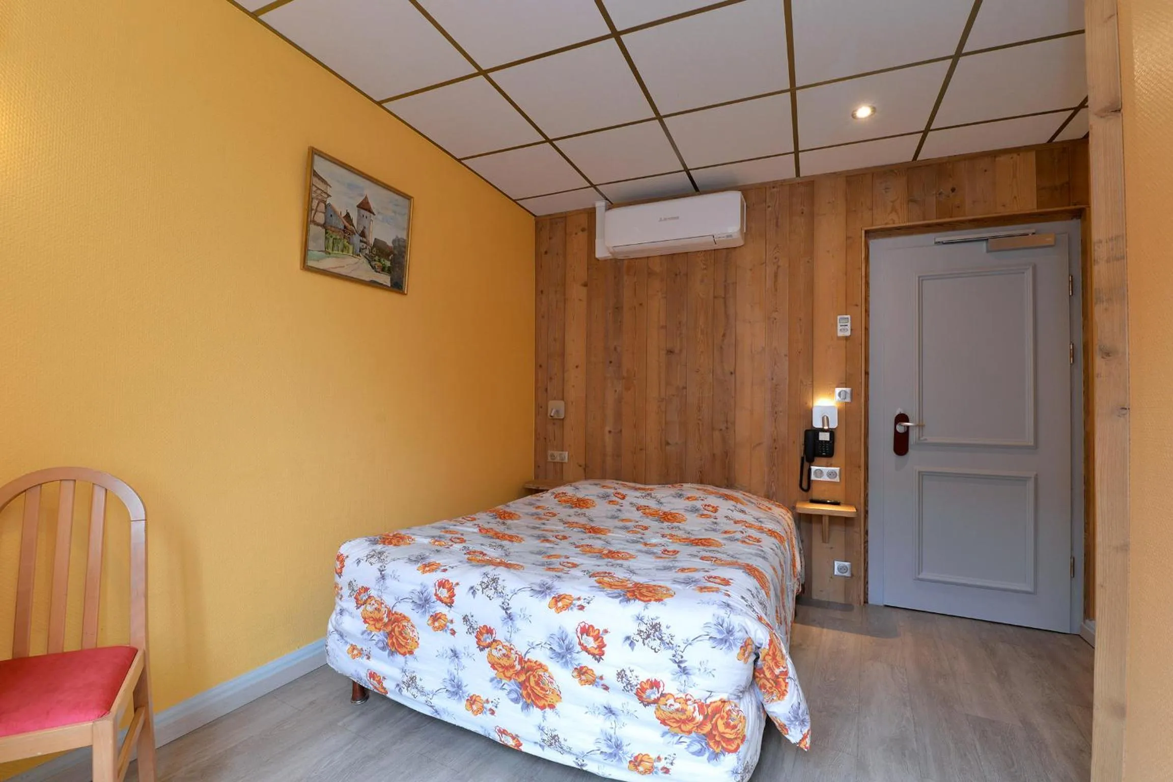 Photo of the whole room, Bed in Hotel Restaurant Dontenville