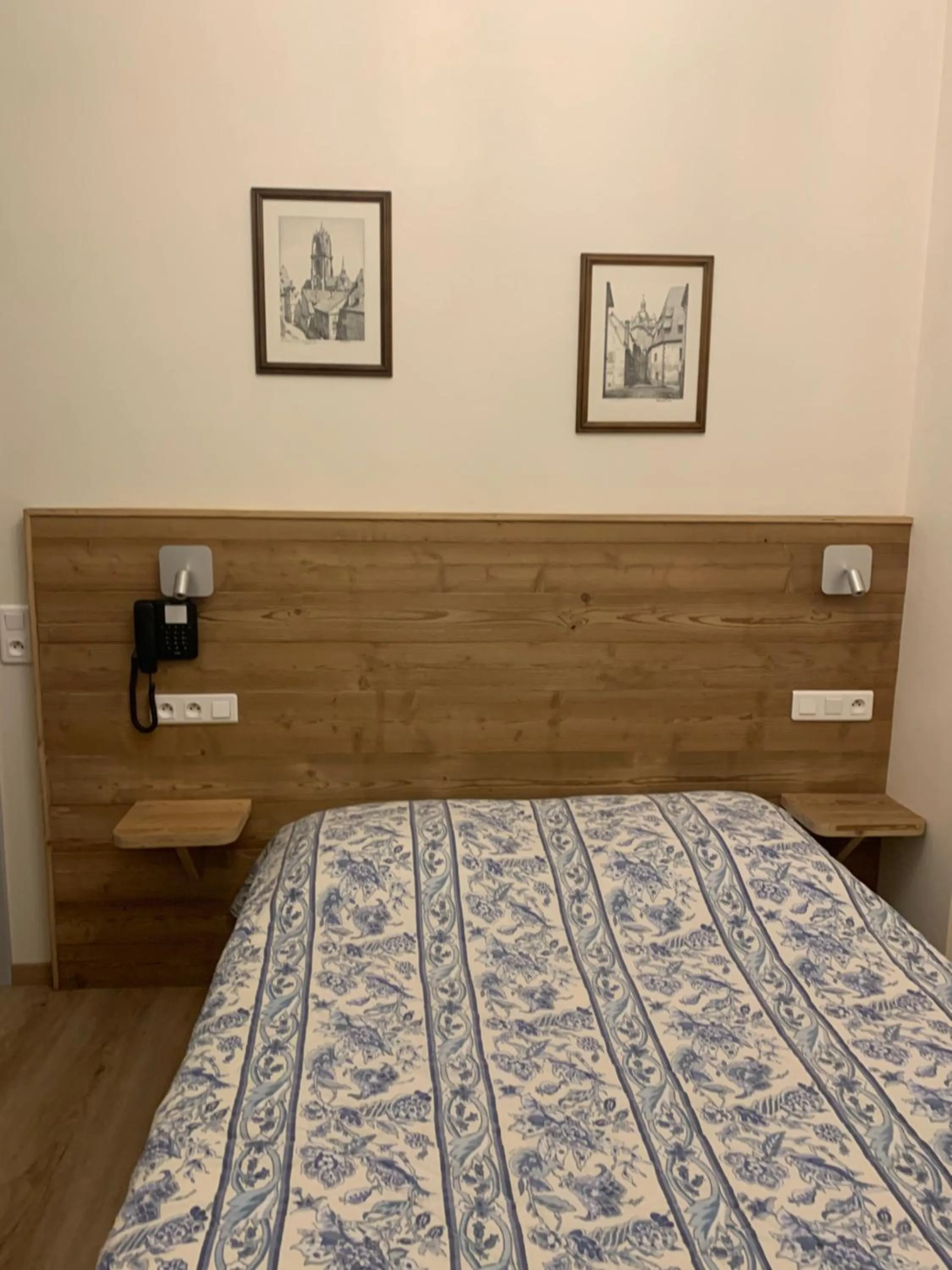 Bed in Hotel Restaurant Dontenville