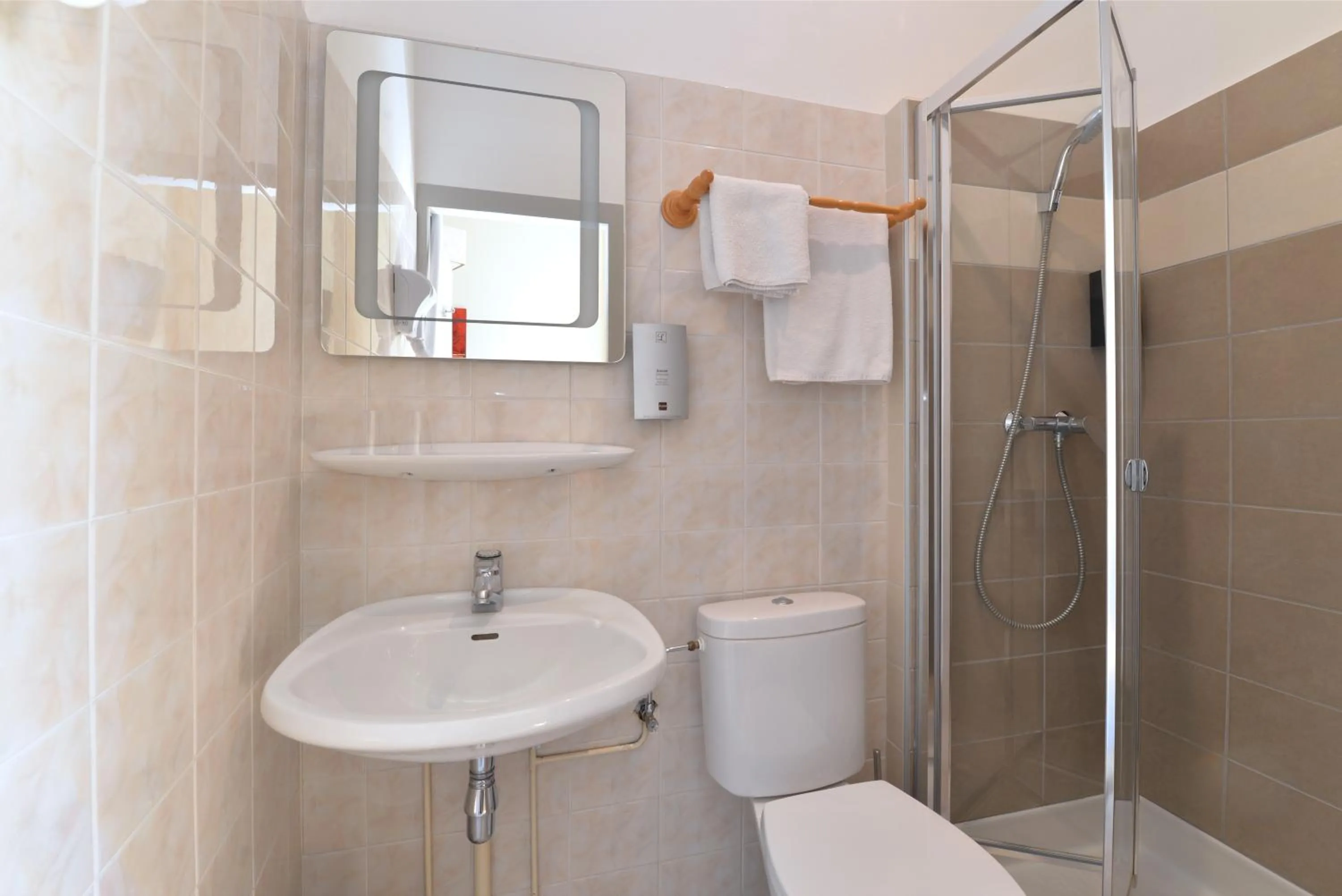 Shower in Hotel Restaurant Dontenville