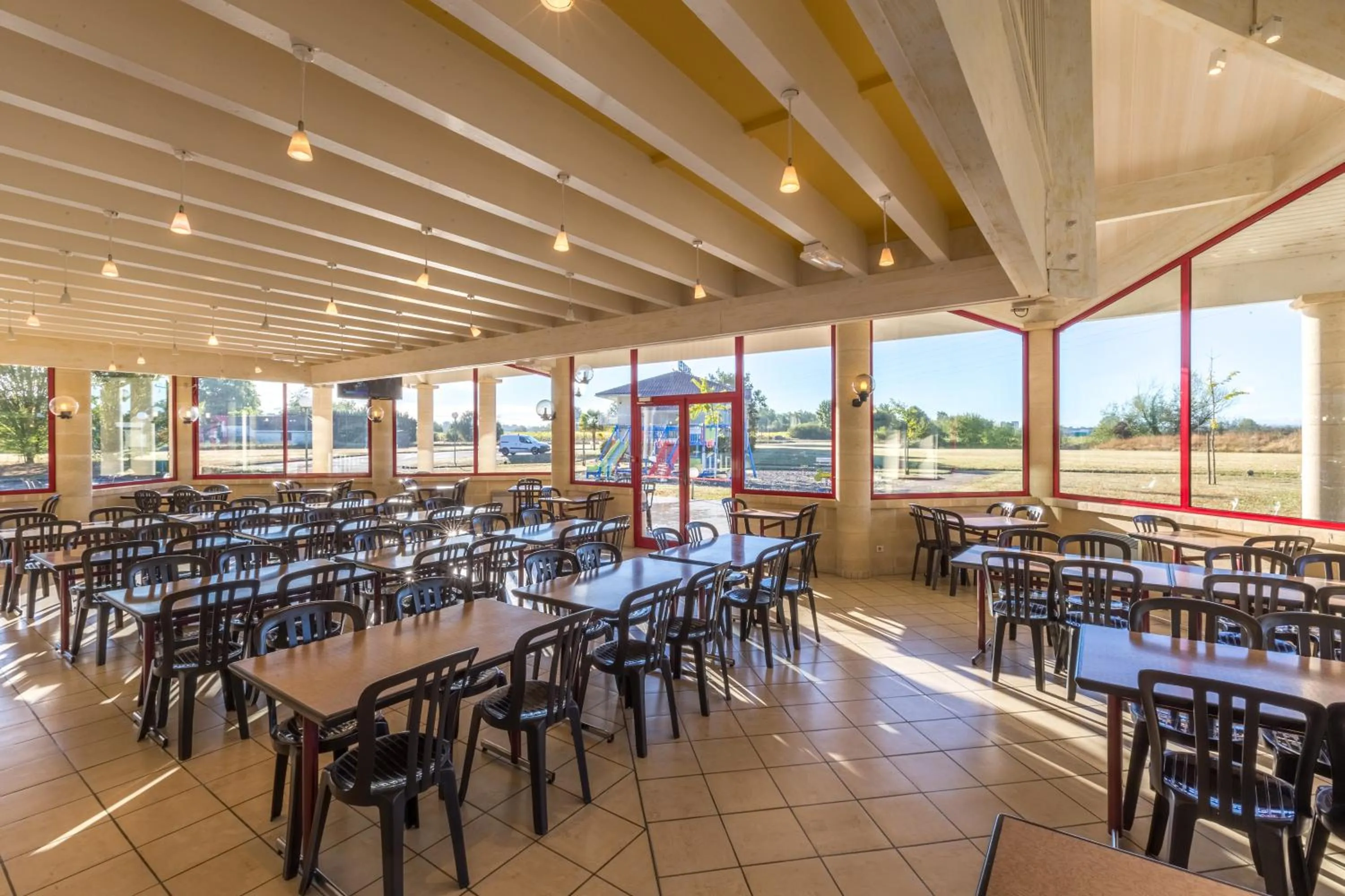 Restaurant/places to eat in Aliotel