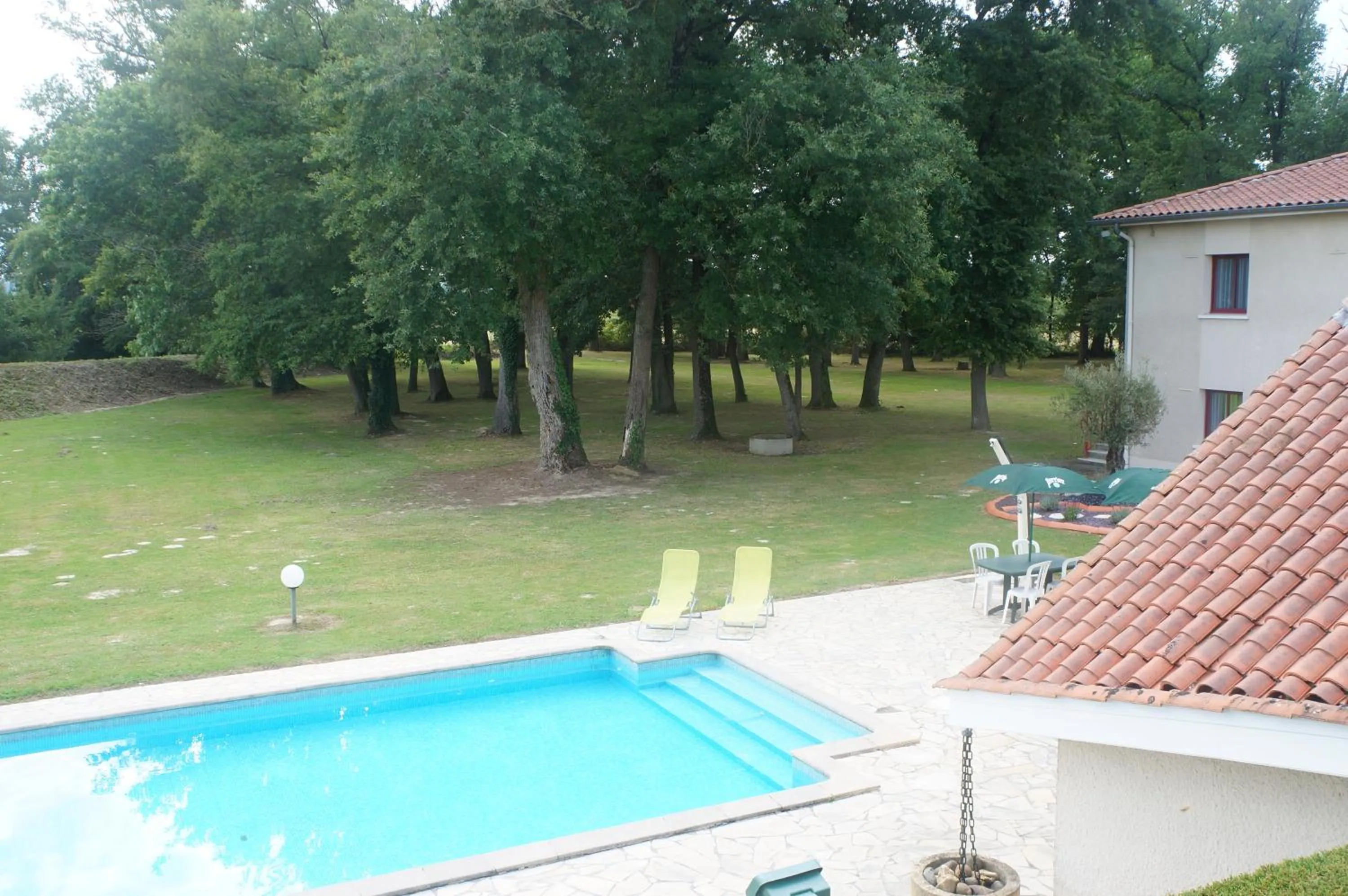 Swimming pool in Aliotel