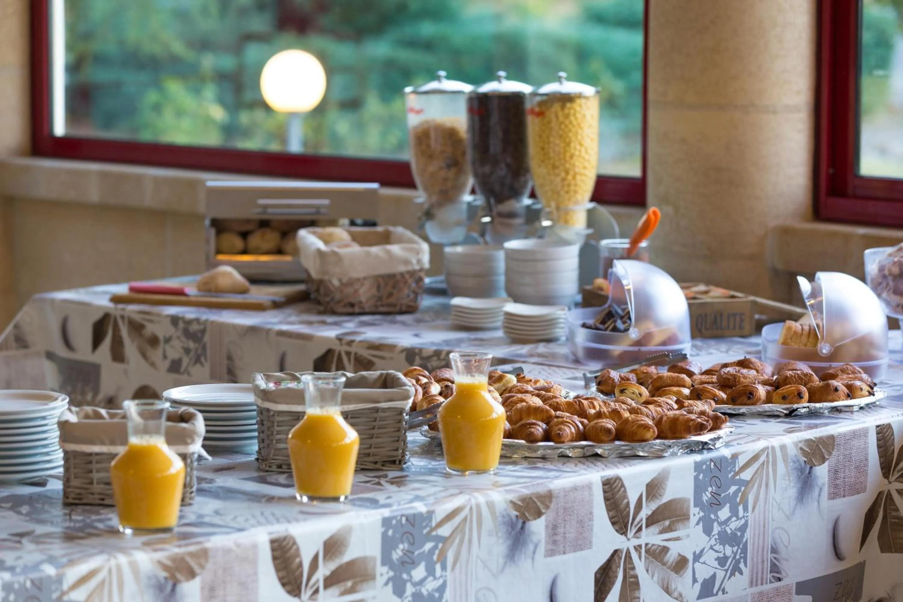 Buffet breakfast in Aliotel