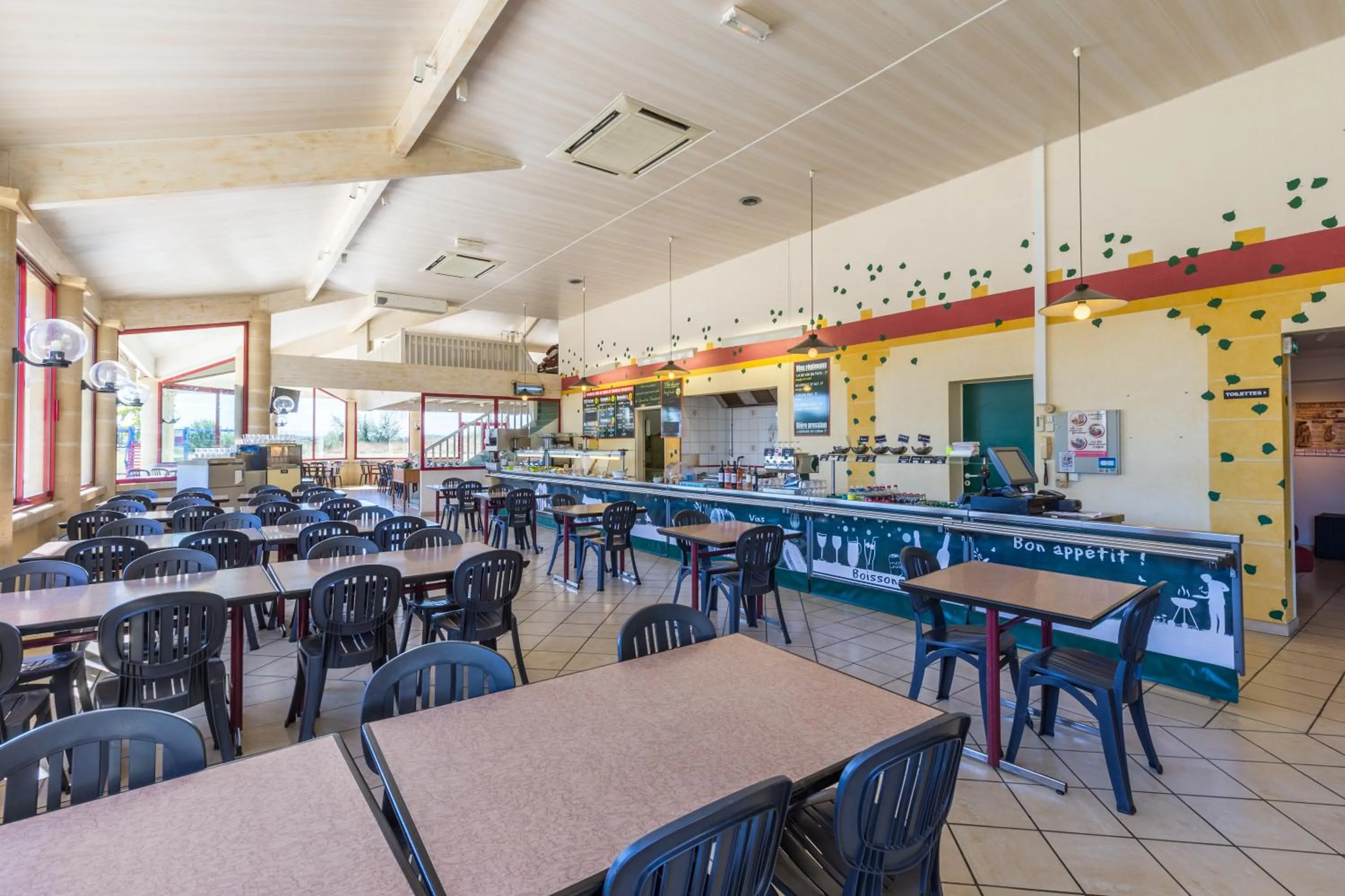 Restaurant/places to eat in Aliotel