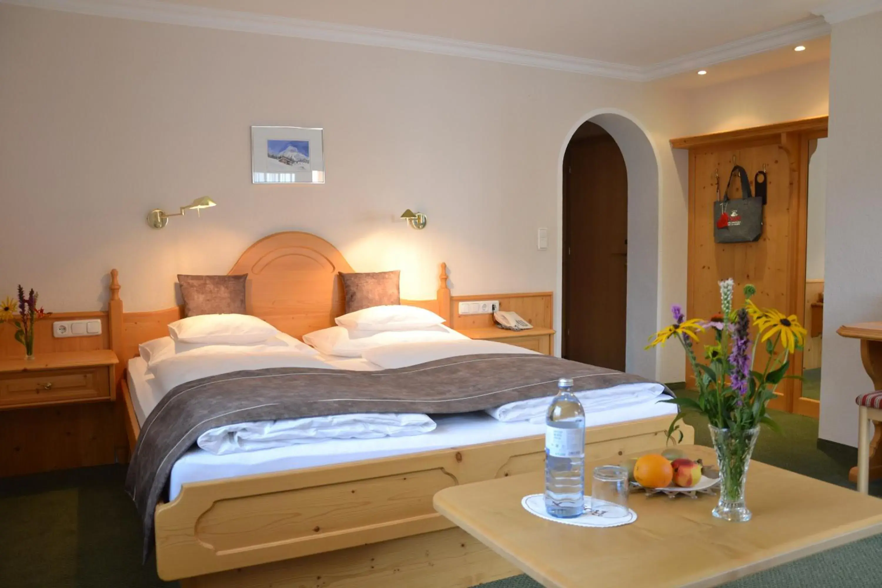 Superior Double Room with Balcony in Hotel Appartement Roggal Superior Double Room with Balcony in Hotel Appartement Roggal