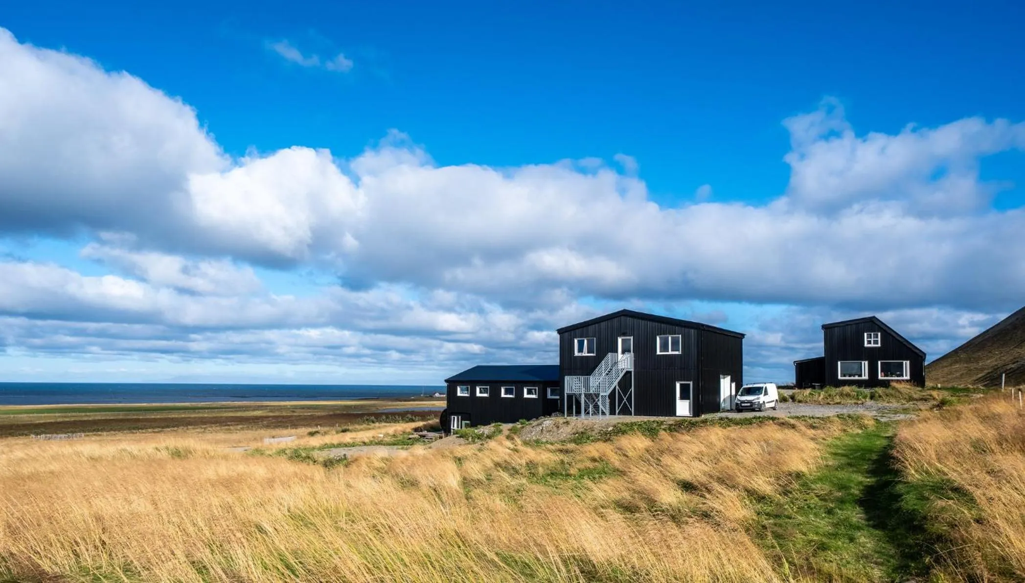 Property building in Dis Cottages