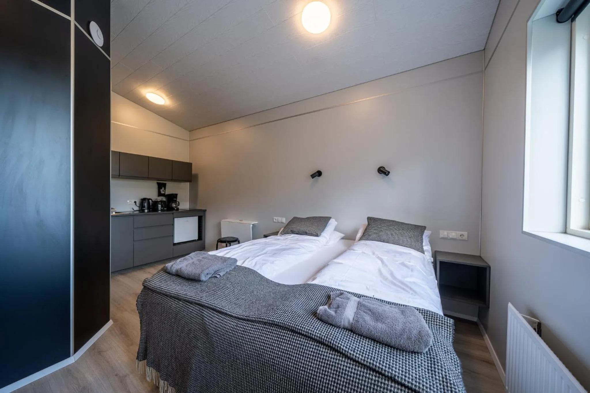 Bedroom, Bed in Dis Cottages