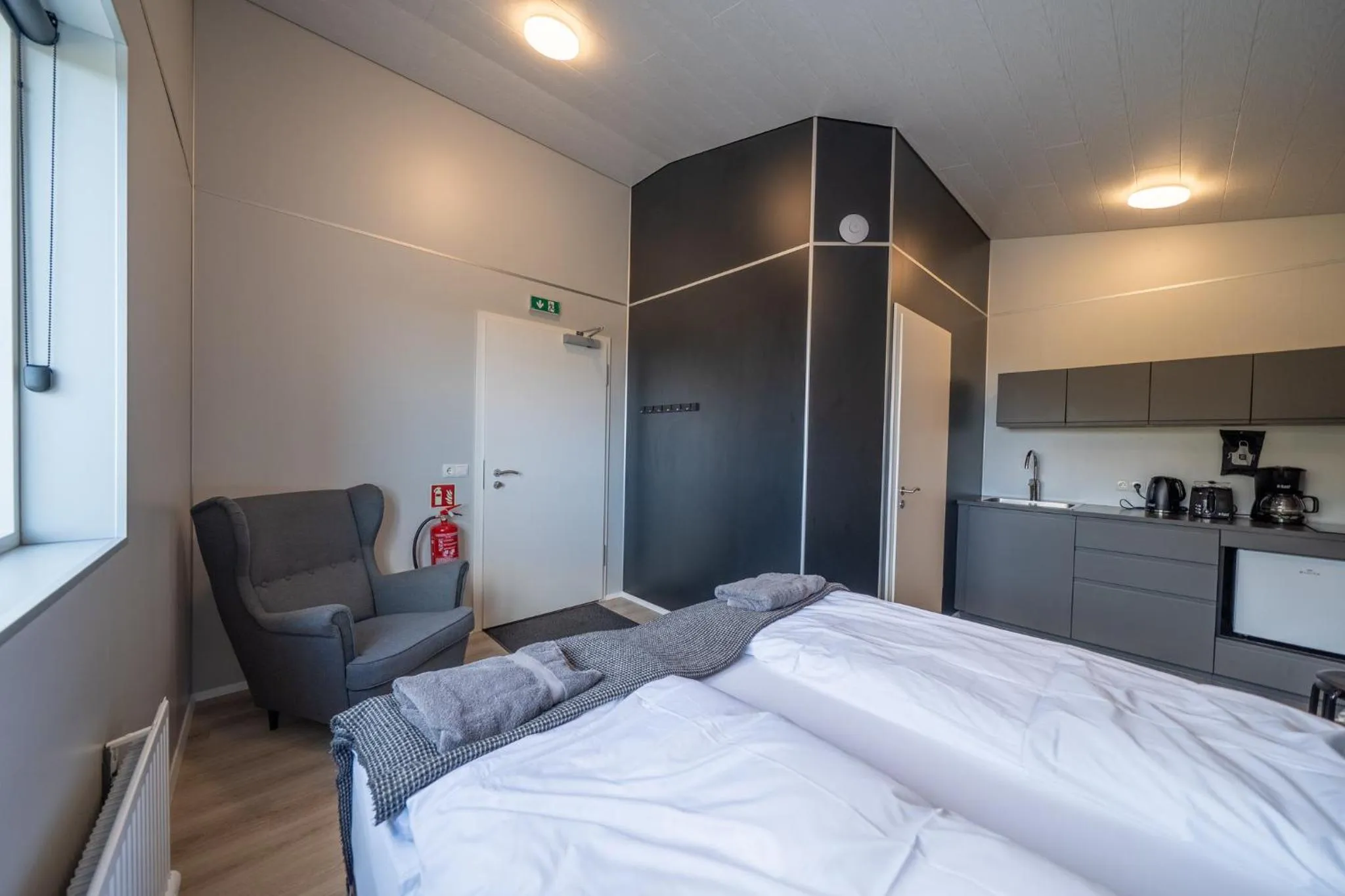 Bedroom, Bed in Dis Cottages