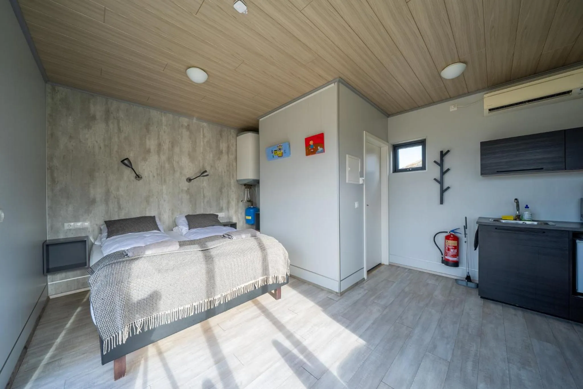 Bedroom, Bed in Dis Cottages