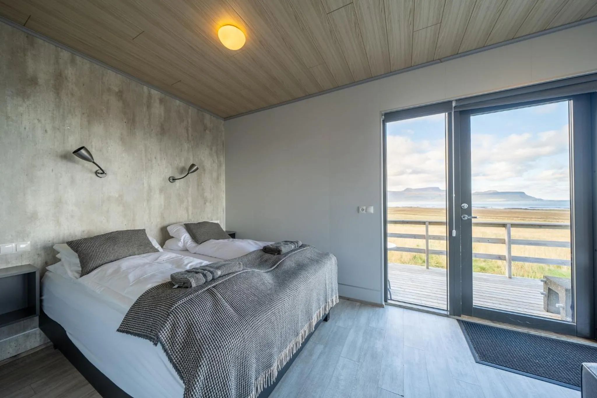 Bedroom, Bed in Dis Cottages