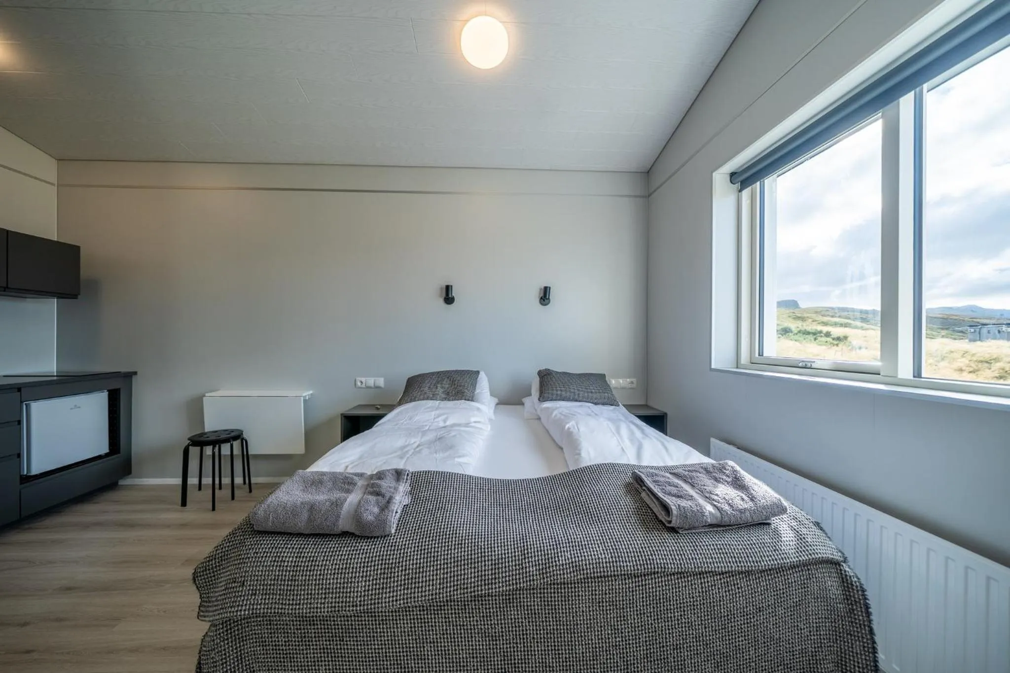 Bedroom, Bed in Dis Cottages