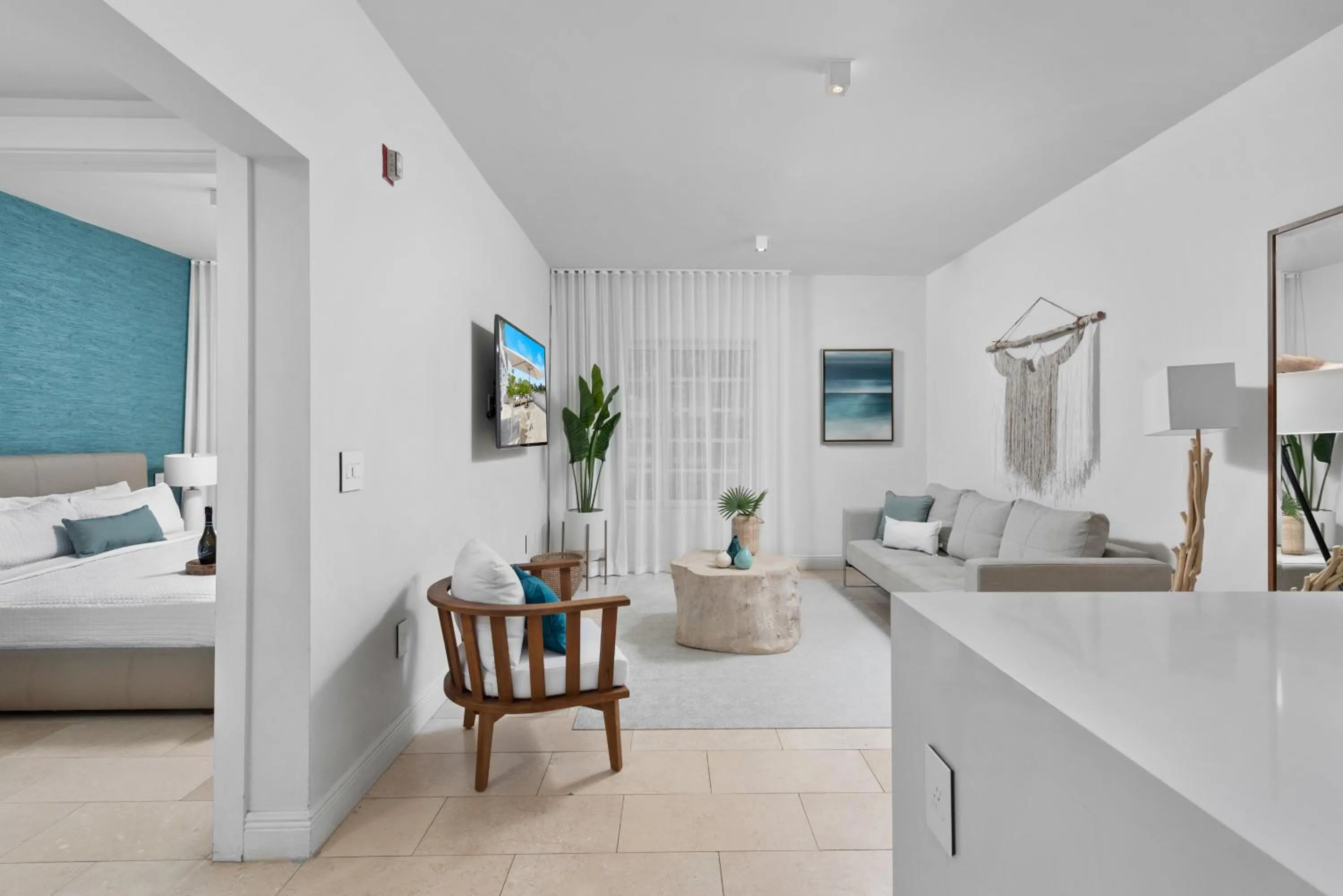 Living room, Bed in Bentley Hotel South Beach